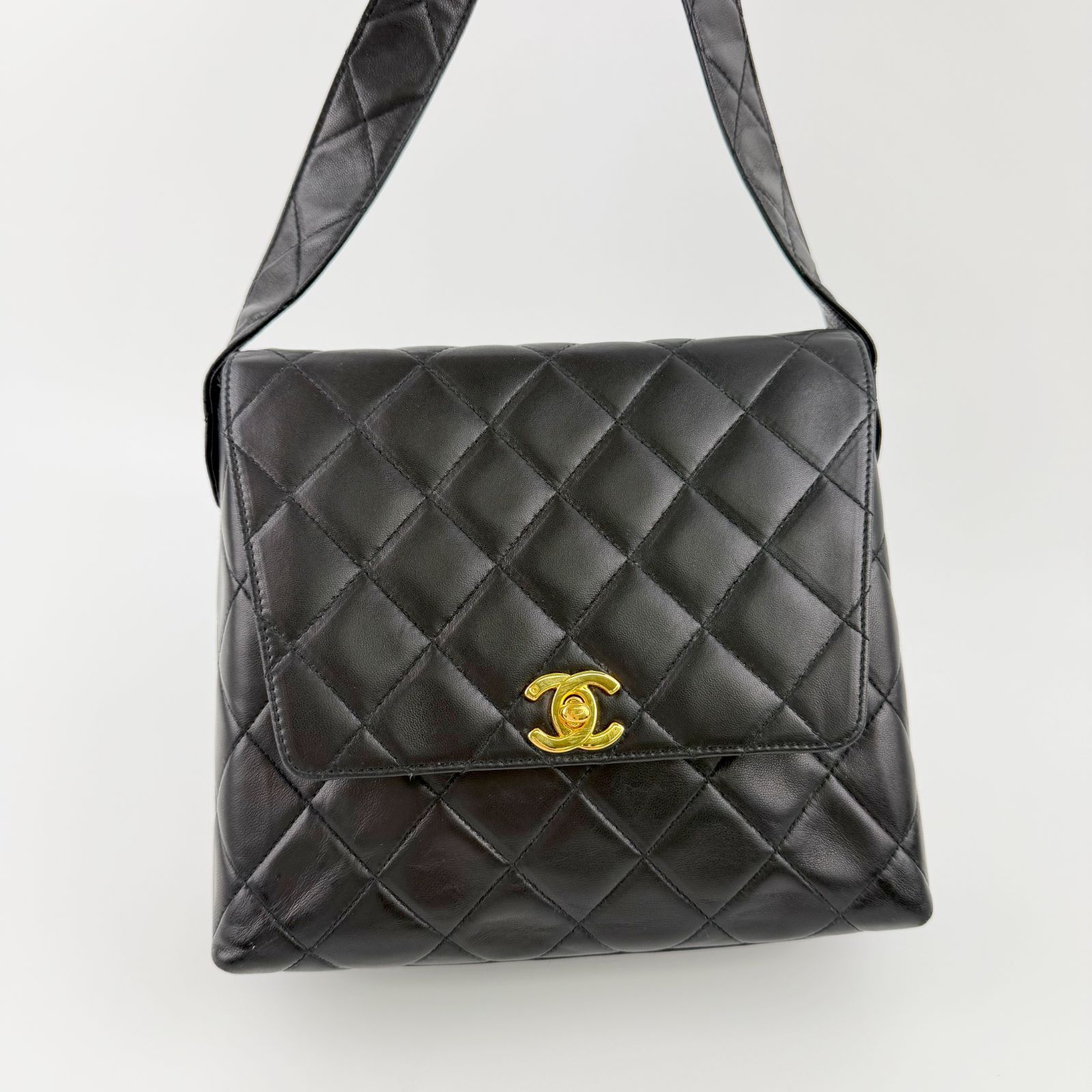 中古】CHANEL シャネル マトラッセ ココマーク ターンロック 斜め掛け 