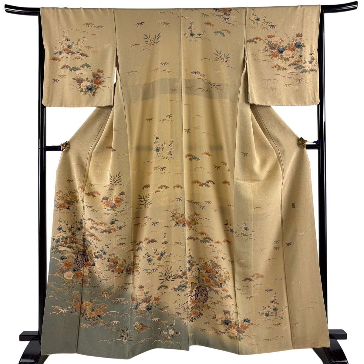 【美品】 訪問着 身丈163.5cm 裄丈66cm M 袷 田村哲彦 落款 御所車 松竹梅 ぼかし 薄黄土色 正絹 名品 【中古】