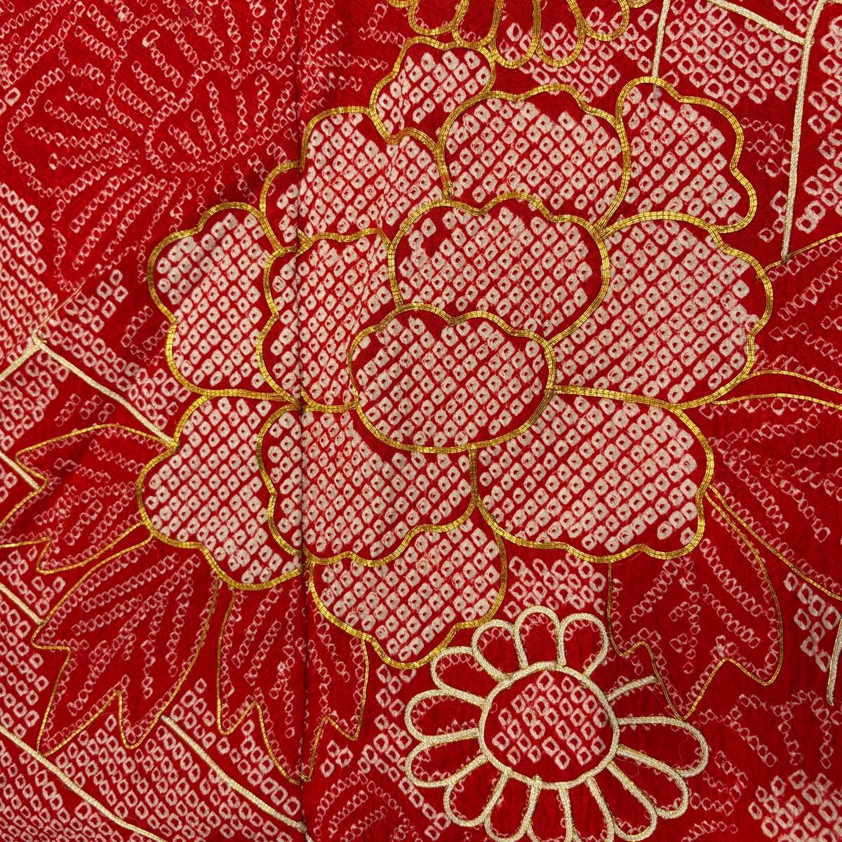 振袖 身丈161.5cm 裄丈65cm M 袷 牡丹 菊 金糸 総絞り 赤 正絹 名品