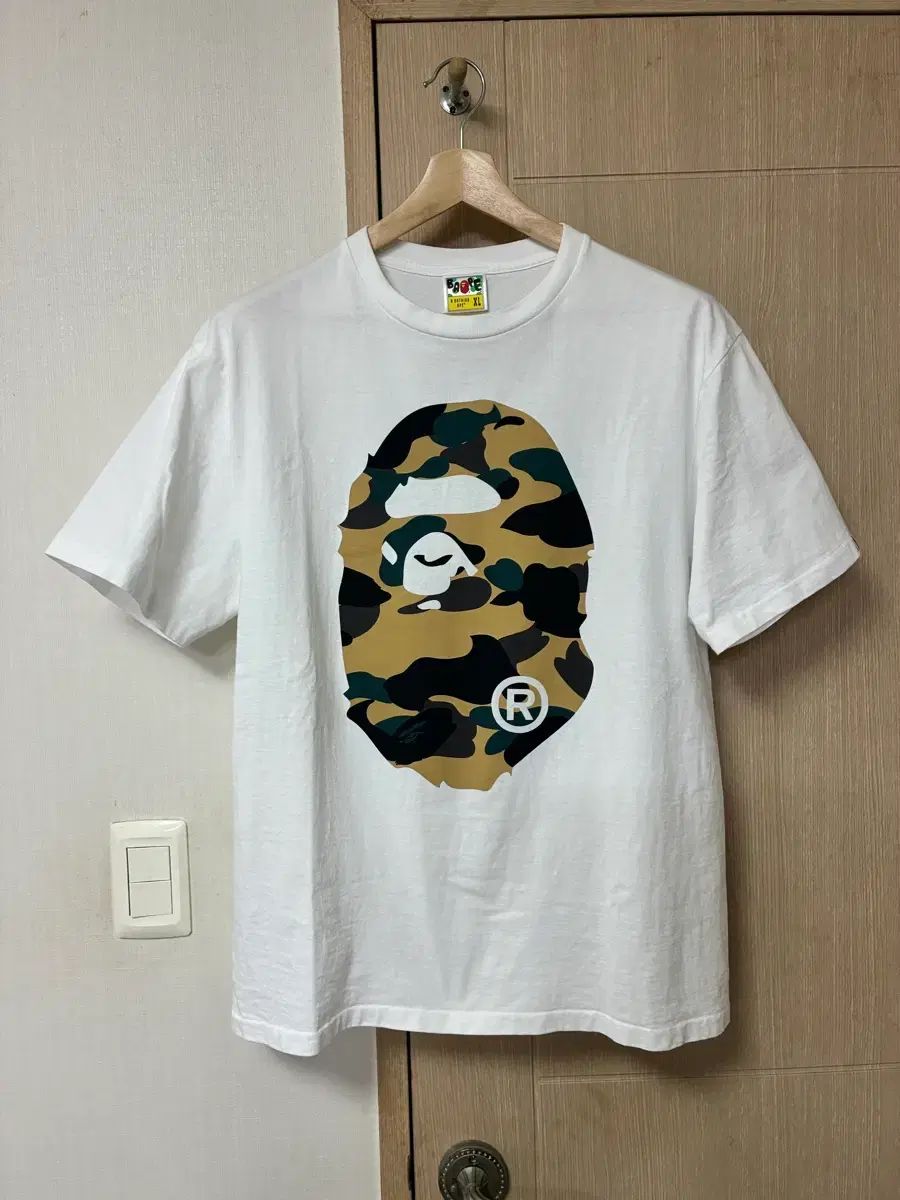 XL A BATHING APE(アベイシングエイプ) FIRST(ファースト) カモフラ Tシャツ 白/イェロー