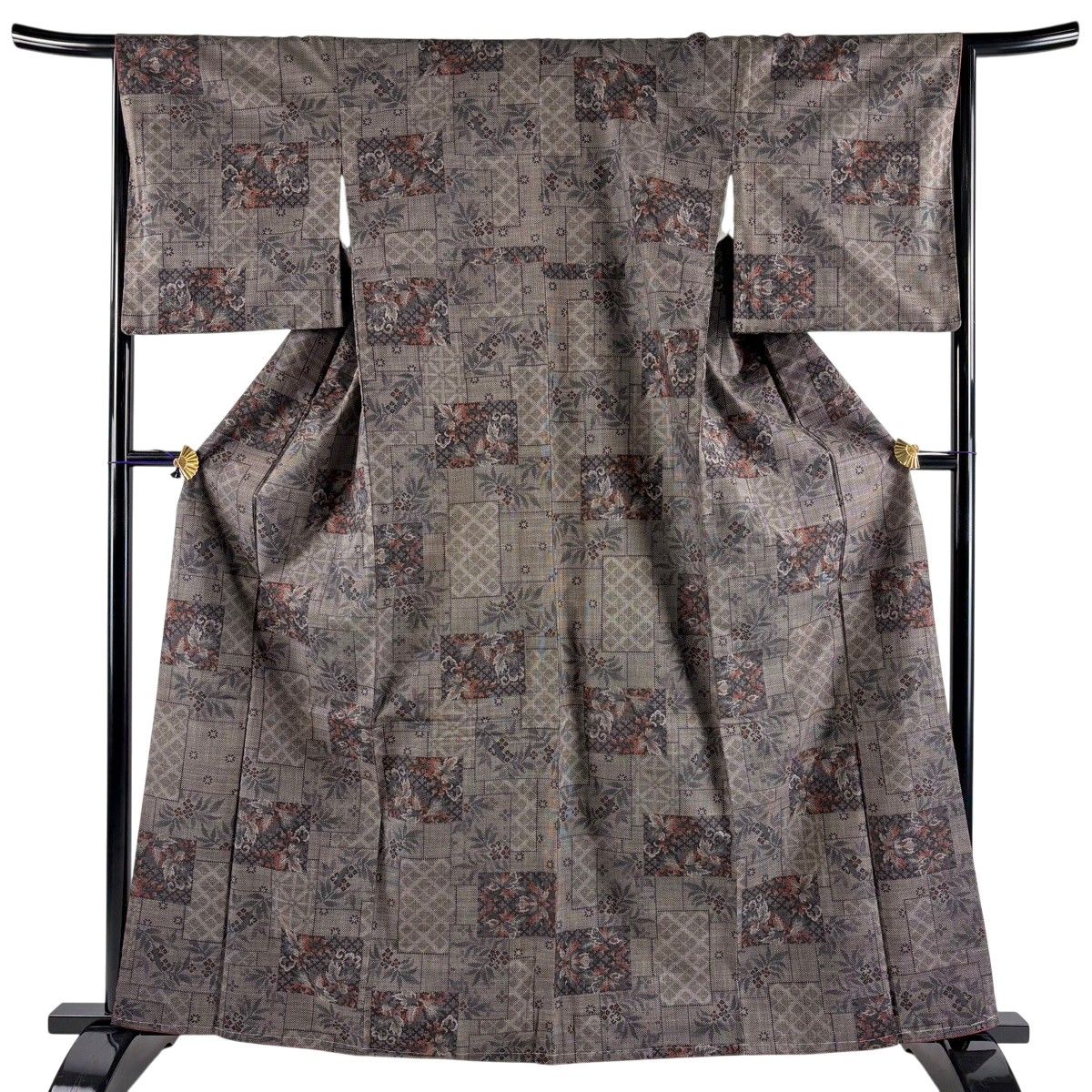 【美品】 紬 身丈163cm 裄丈65cm M 袷 草花 色紙 焦茶色 正絹 秀品 【中古】
