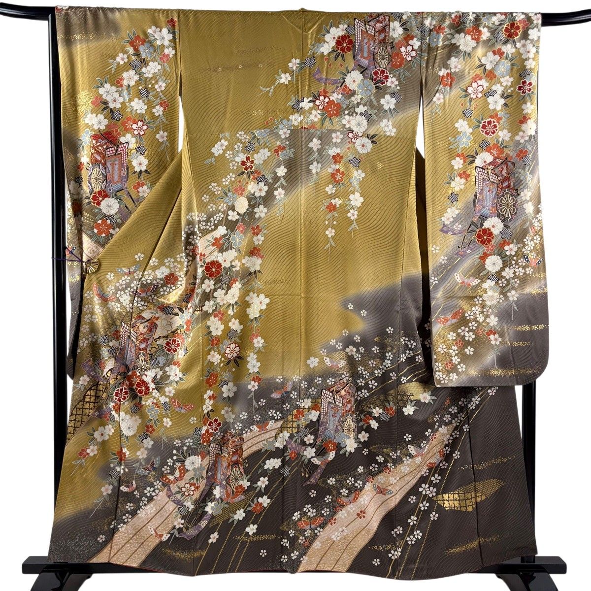 振袖 身丈158cm 裄丈65cm M 袷 御所車 桜 金糸 金彩 黄土色 正絹 秀品 【中古】