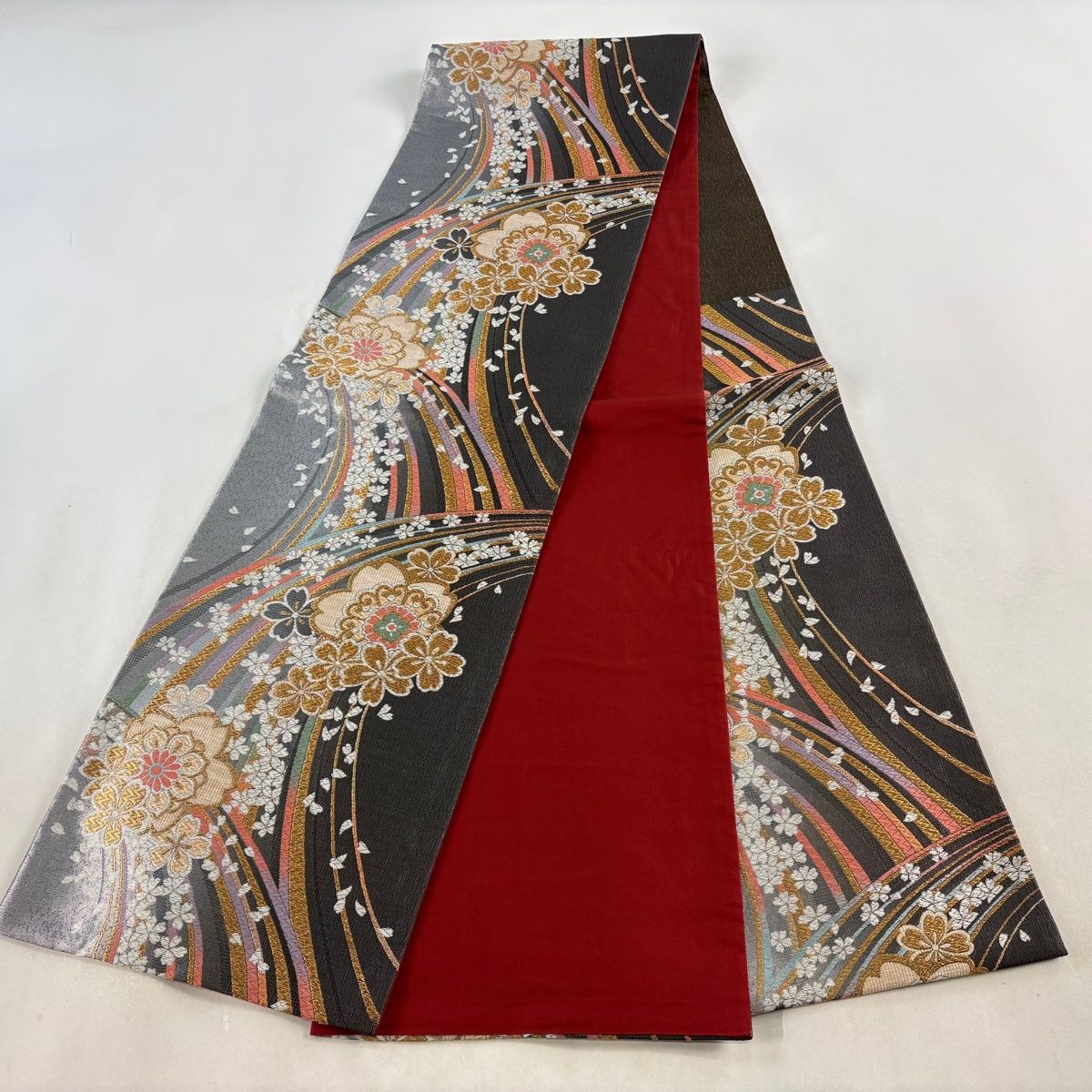 【美品】 袋帯 秀品 桜 花びら 唐織 金糸 黒灰 六通 正絹 【中古】