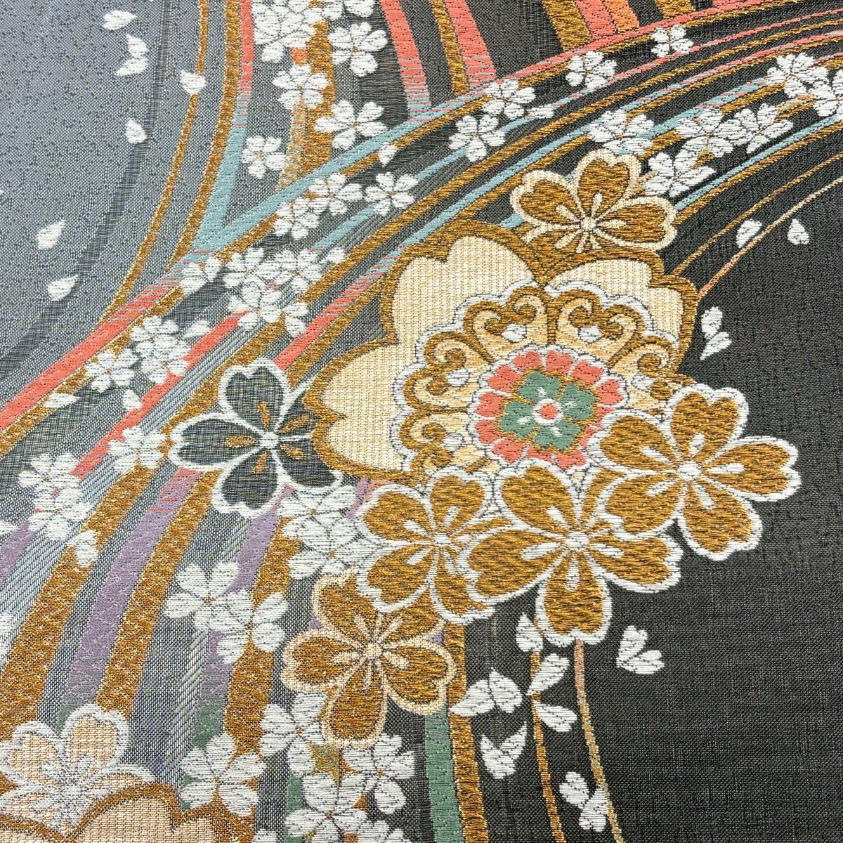 【美品】 袋帯 秀品 桜 花びら 唐織 金糸 黒灰 六通 正絹 【中古】