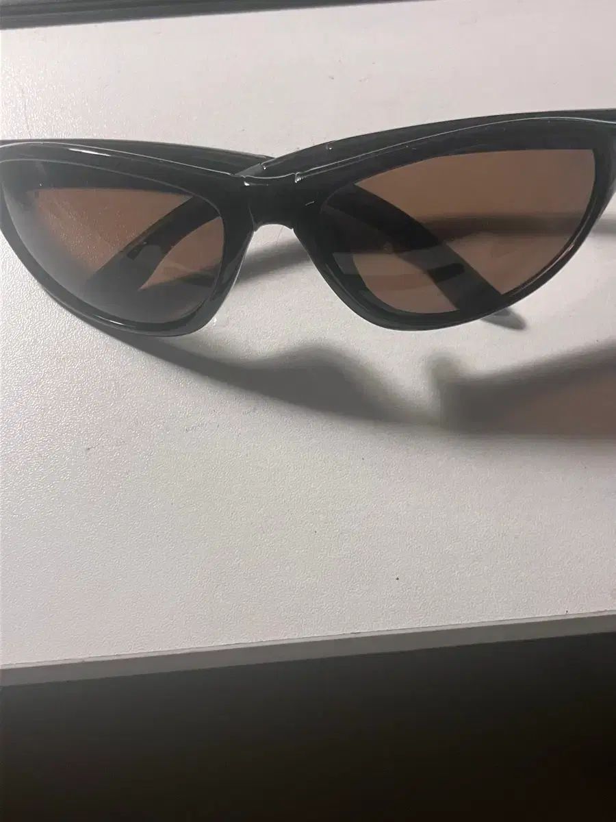 モンベル 折り畳み サングラス 出品