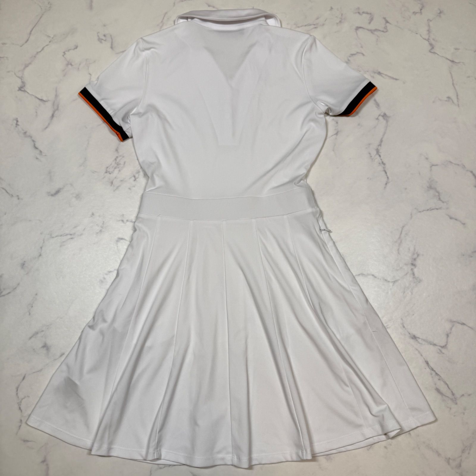 美品 J.LINDEBERG ゴルフ ワンピース ホワイト インナーパンツ付き