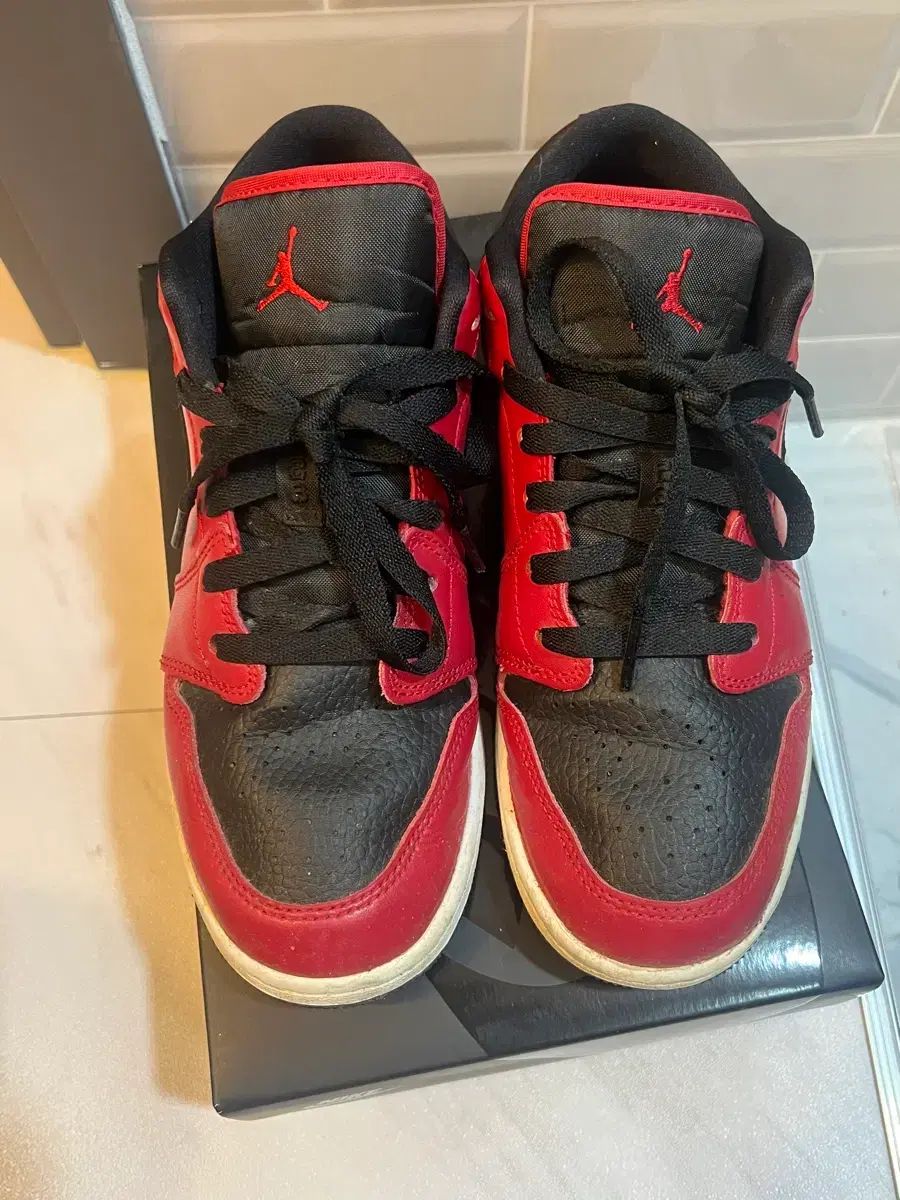 エアジョーダン1 ロー 黒赤 NIKE AIR JORDAN 1 LOW ナイキ エア
