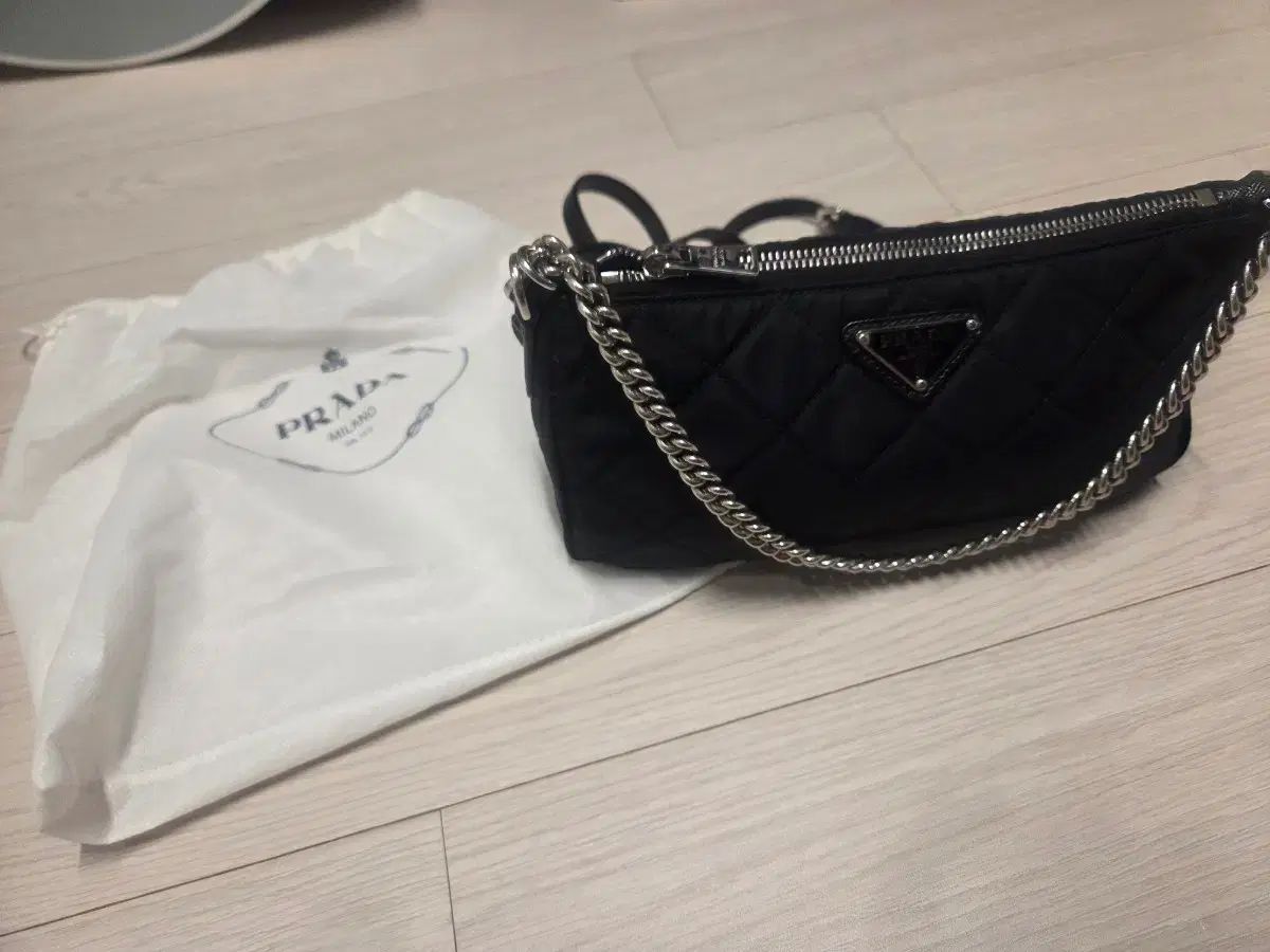 PRADA プラダ キルティング チェーン ショルダーバッグ ブラック