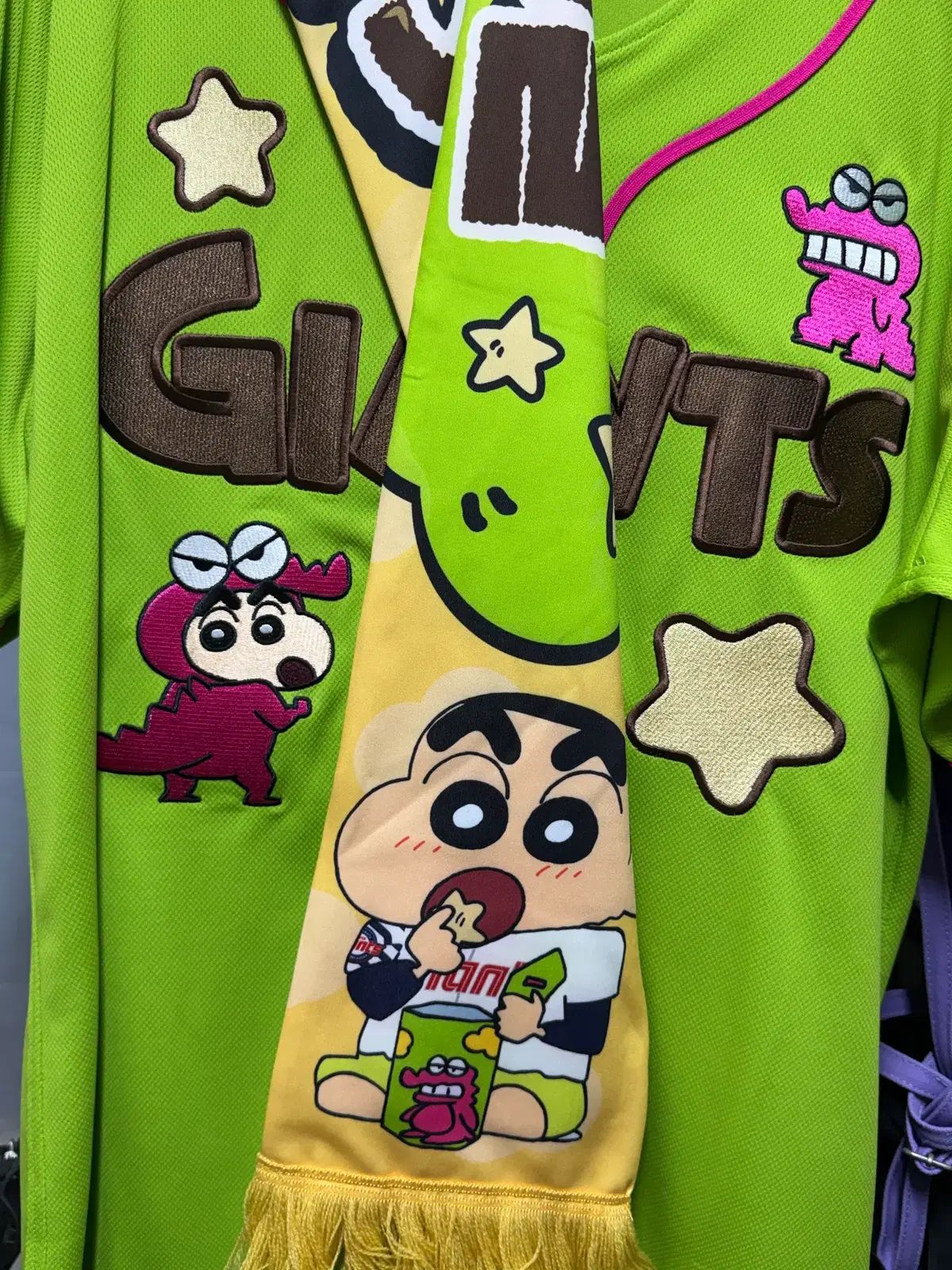 ロッテ・ジャイアンツ クレヨンしんちゃん チョコビ マフラー