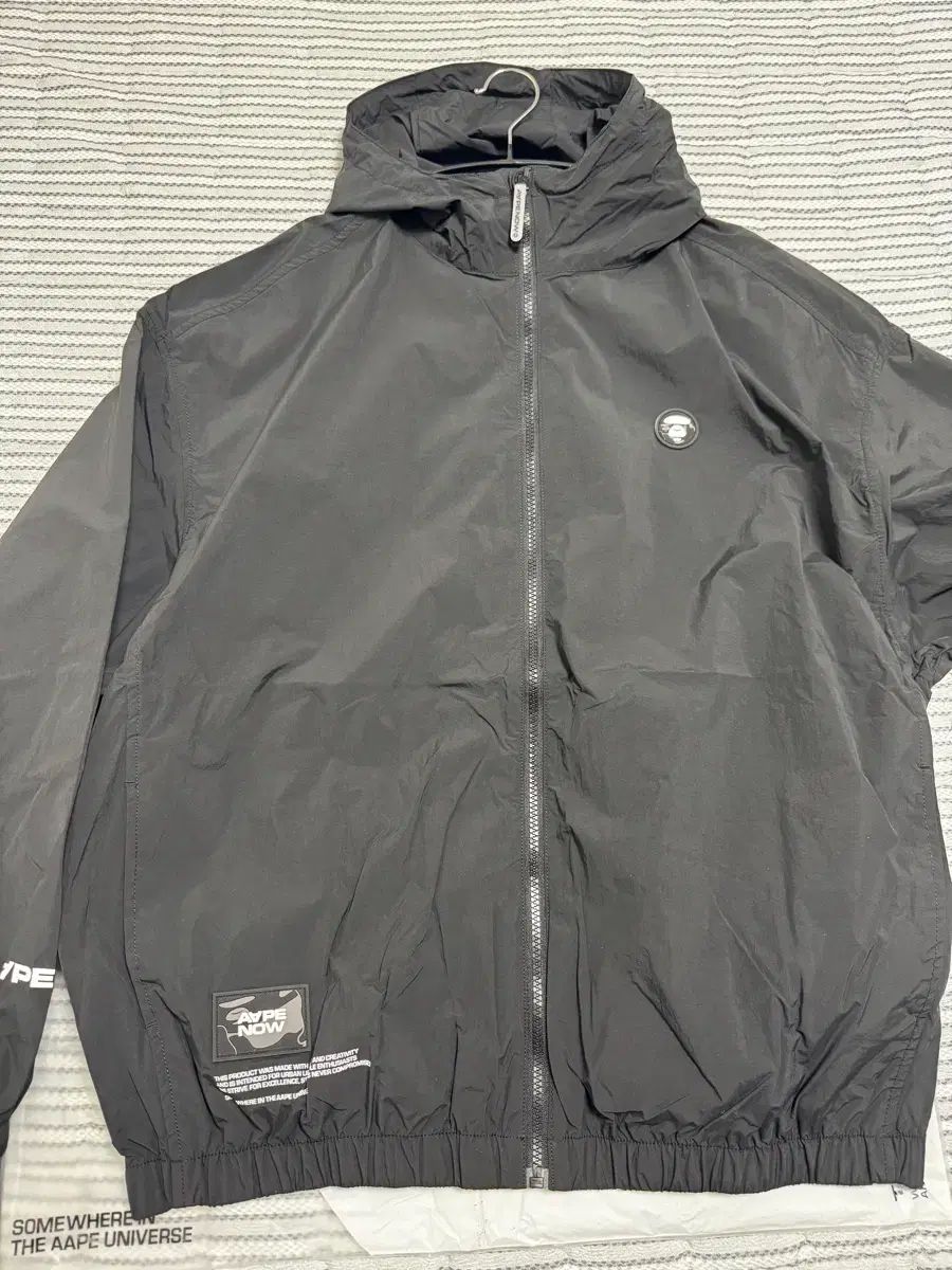 エープ ウィンドブレーカー Mサイズ 新品