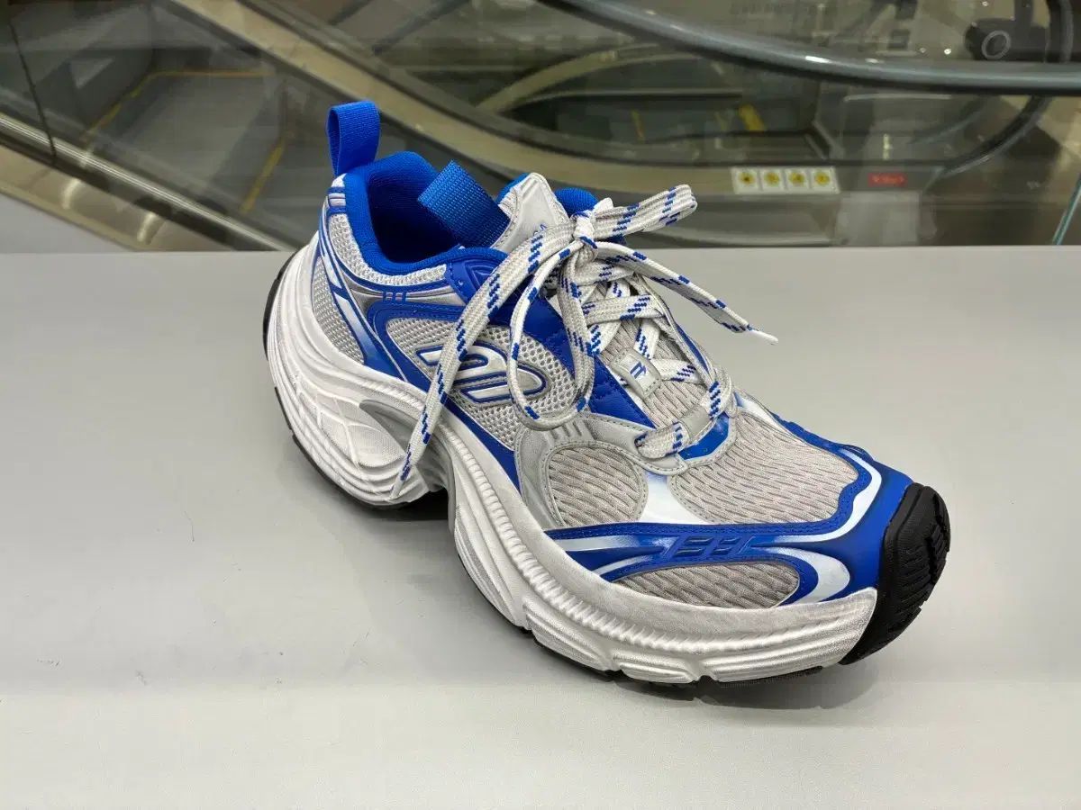新品) バレンシアガ 6xl 42