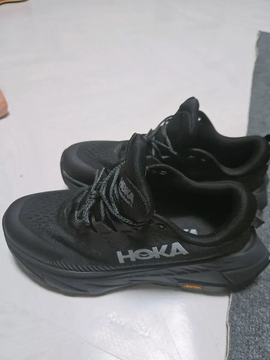 HOKA ONE ONE(ホカオネオネ) 黒 スニーカー スカイ トレッキングシューズ