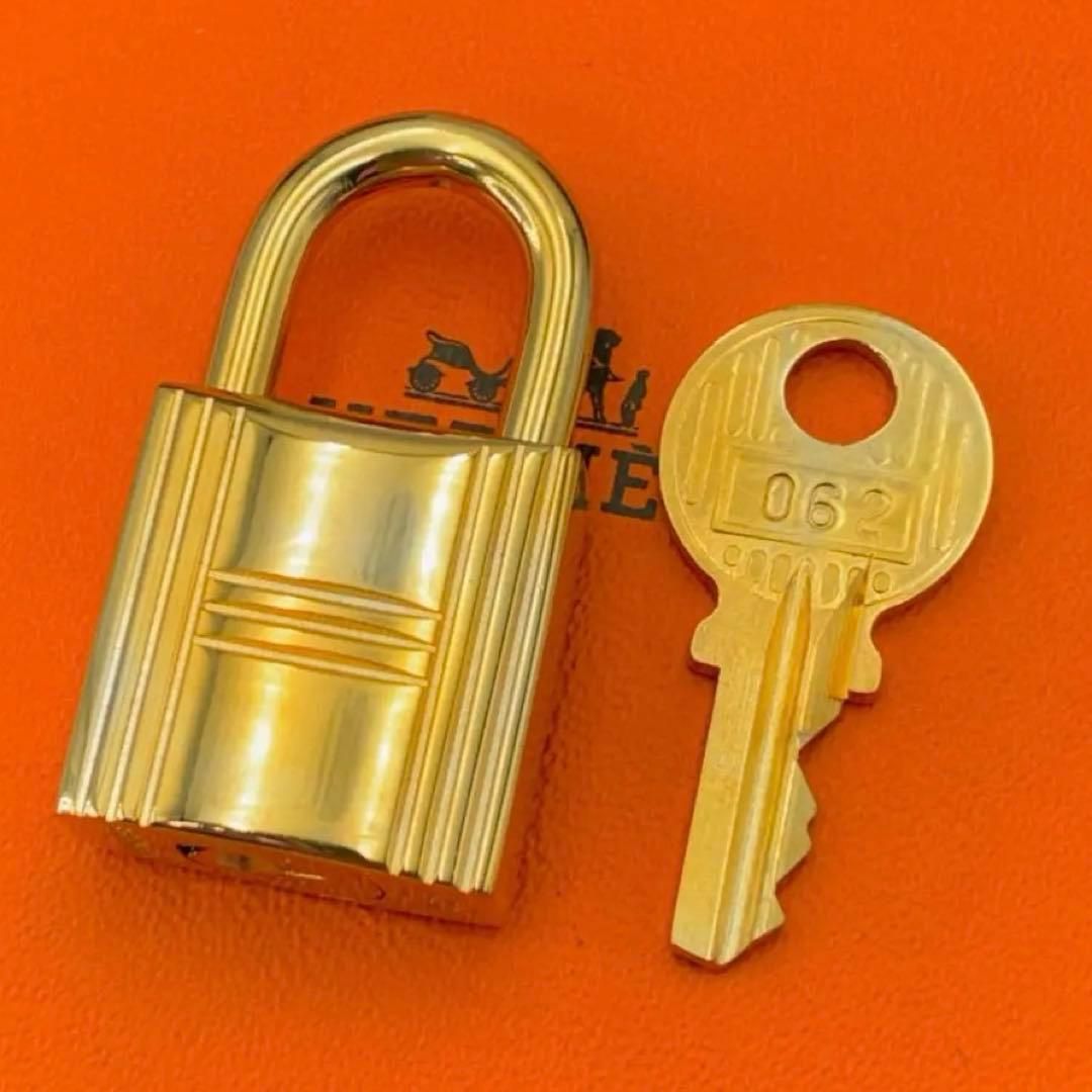 エルメス カデナ　24Kメッキ No.62 62番　鍵付き カデナキー パドロック チャーム アクセサリー 南京錠 鍵 カギ かぎ