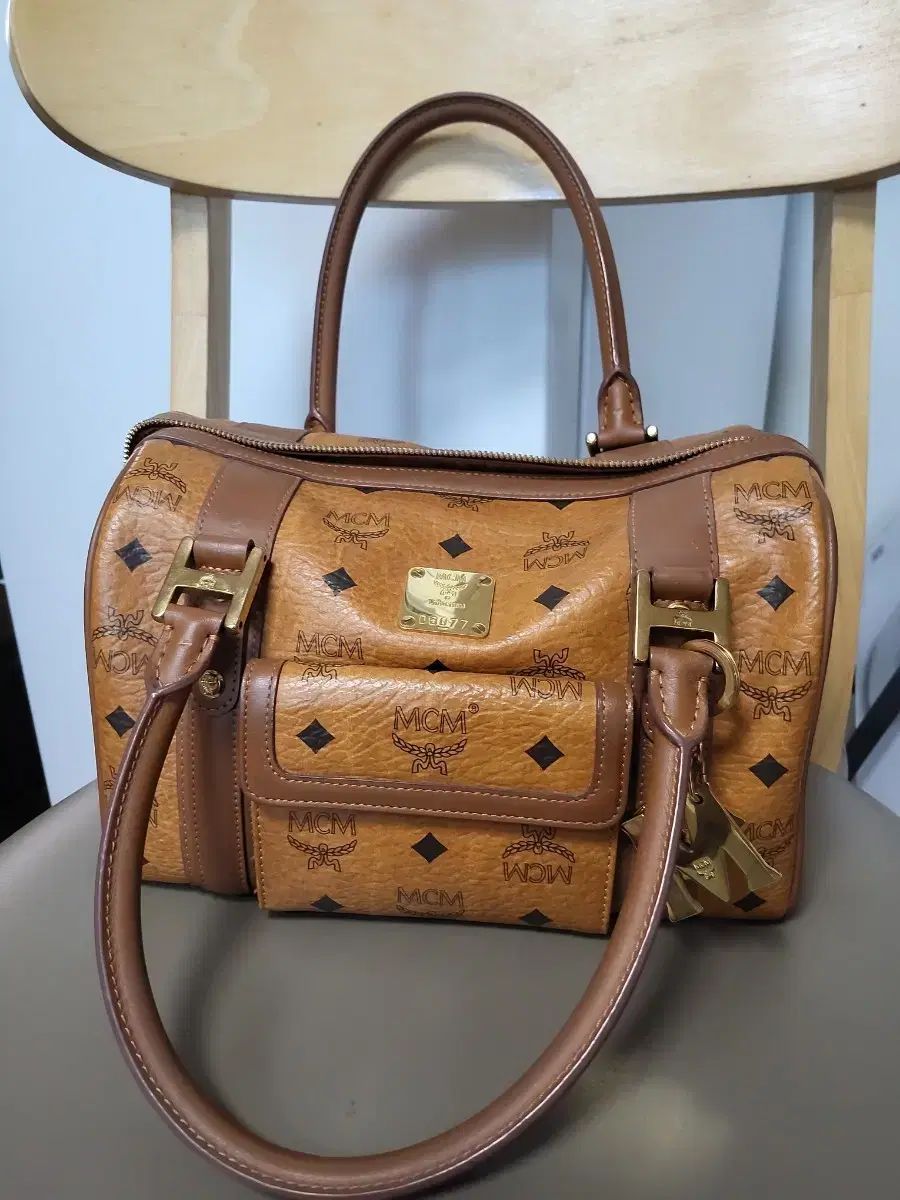 MCM トートバッグ 城・住宅 あります