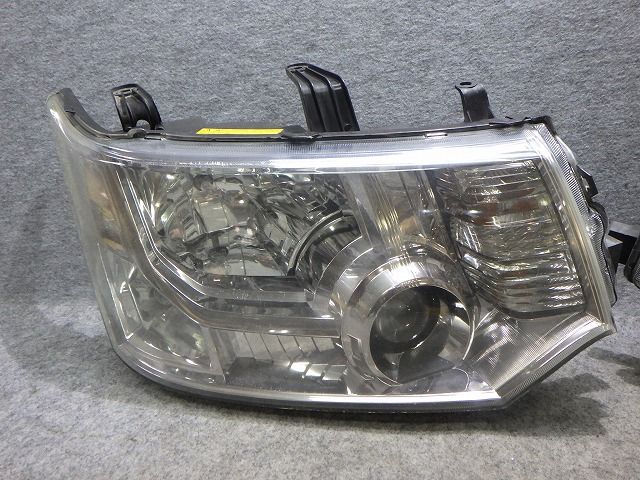 デリカD5 ヘッドライト左右 HID CV 前期 100-87918 8301D291/C536