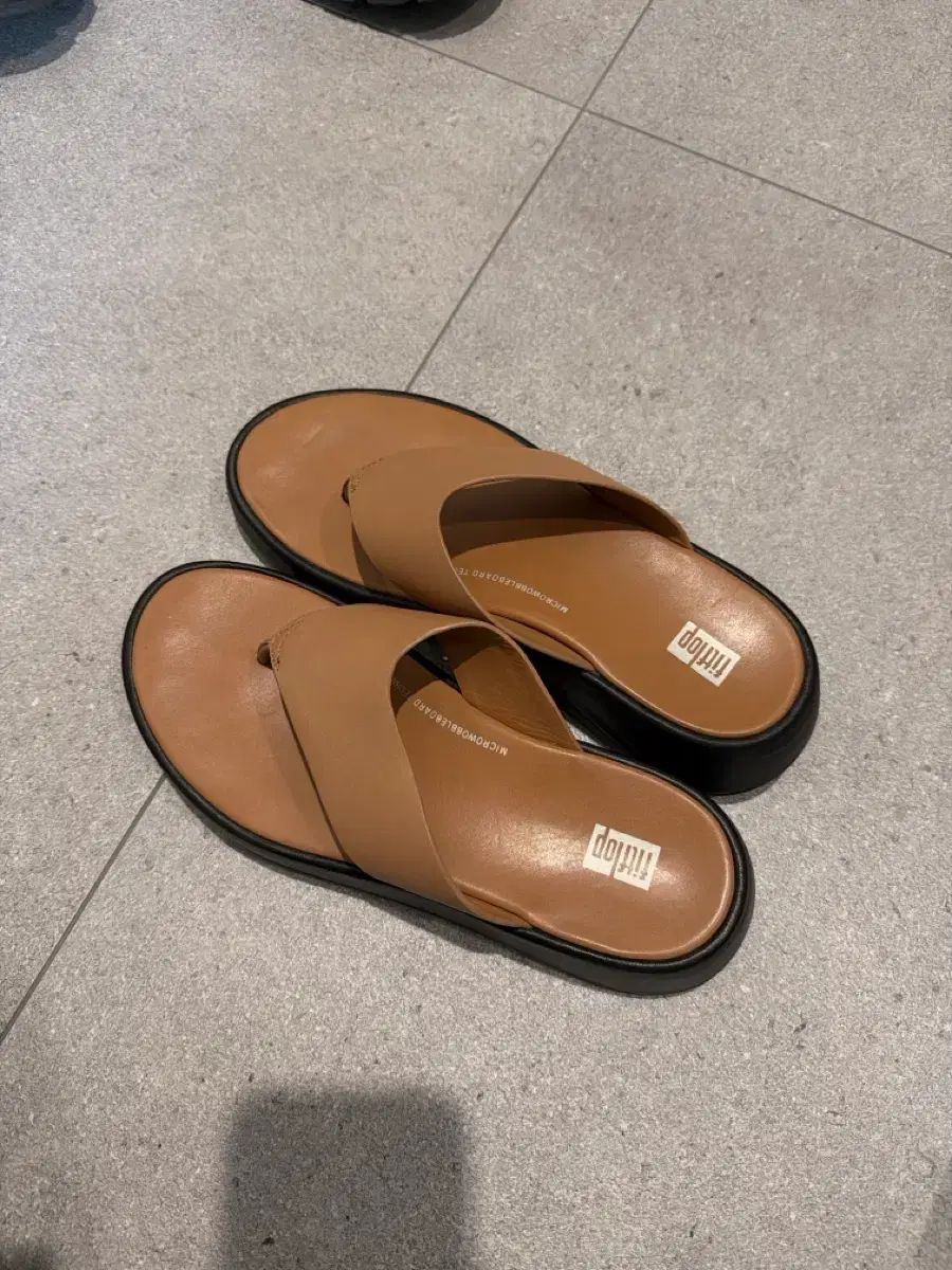 フィットフロップ ビーチサンダル サンダル キャメル