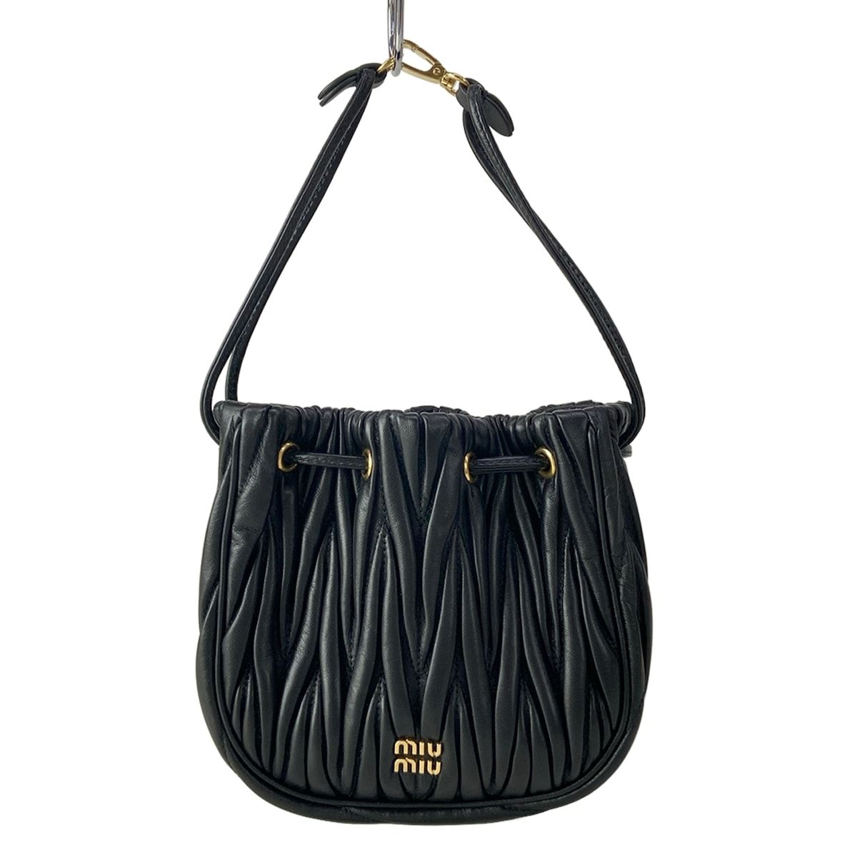 miumiu(ミュウミュウ) ハンドバッグ美品 マテラッセ 5ND022 黒 レザー