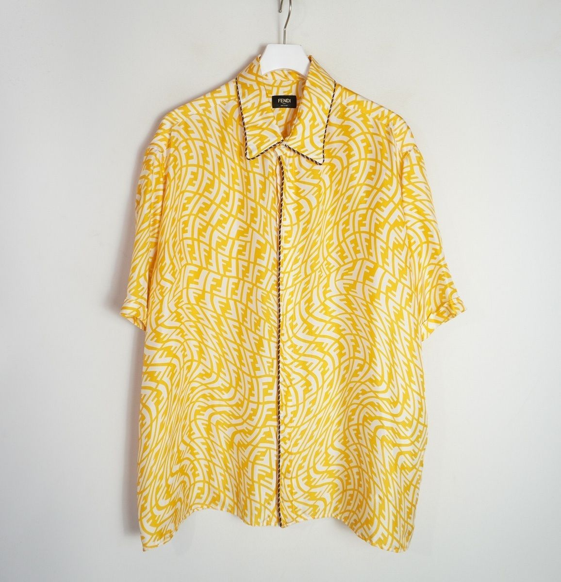 美品 国内正規 FENDI フェンディ 半袖 パジャマ シャツ パイピング デザイン FFロゴ 総柄シルク FS0795 AG9D サイズ43 本物 黄921Q♪