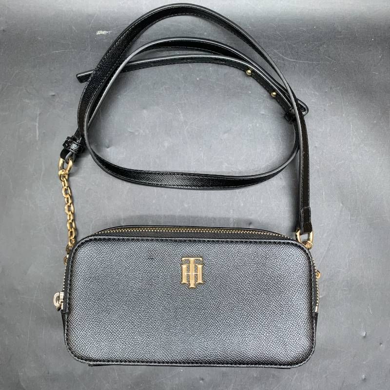 Z400美品　TOMMY HILFIGER（トミー ヒルフィガー） モノグラムミニショルダーバッグ （ブラック）