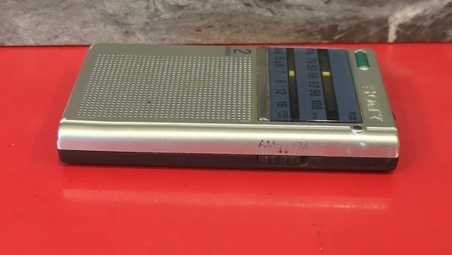 SONY ICF-T46 2バンドラジオ 携帯ラジオ 動作可 - メルカリ