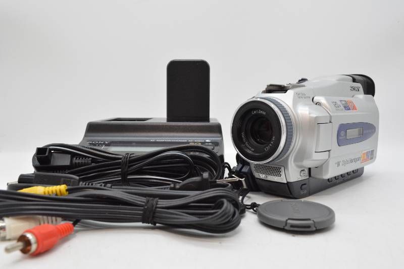 ■【美品】SONY ソニー DCR-TRV18 デジタルビデオカメラ MINI DVカセット式 　動作確認済み