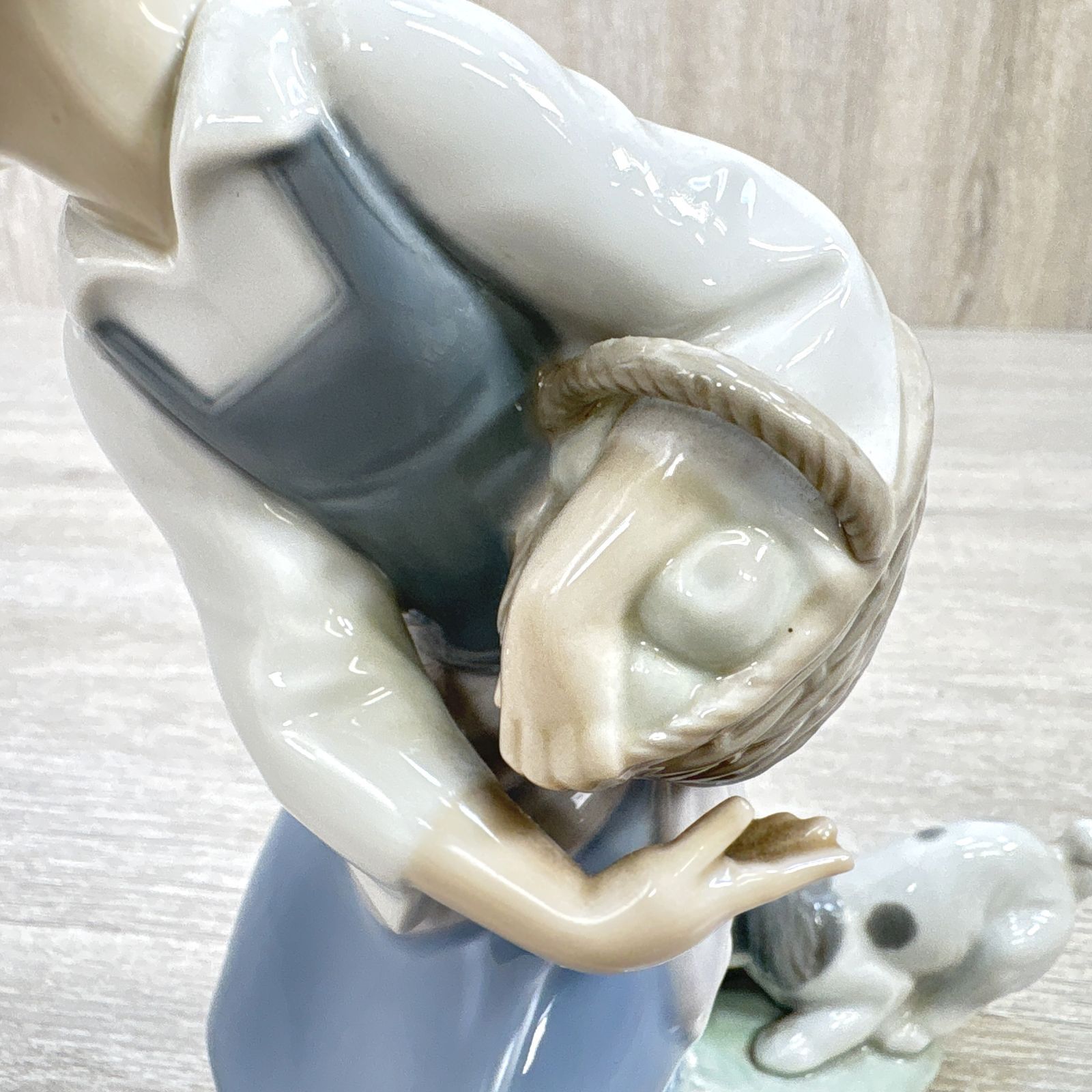 LLADRO リヤドロ　4982 『ポチのいたずら』 フィギュリン 置物 LLADRO リヤドロ ♯4982 ポチのいたずら Naughty Dog 少女 犬 陶器人形