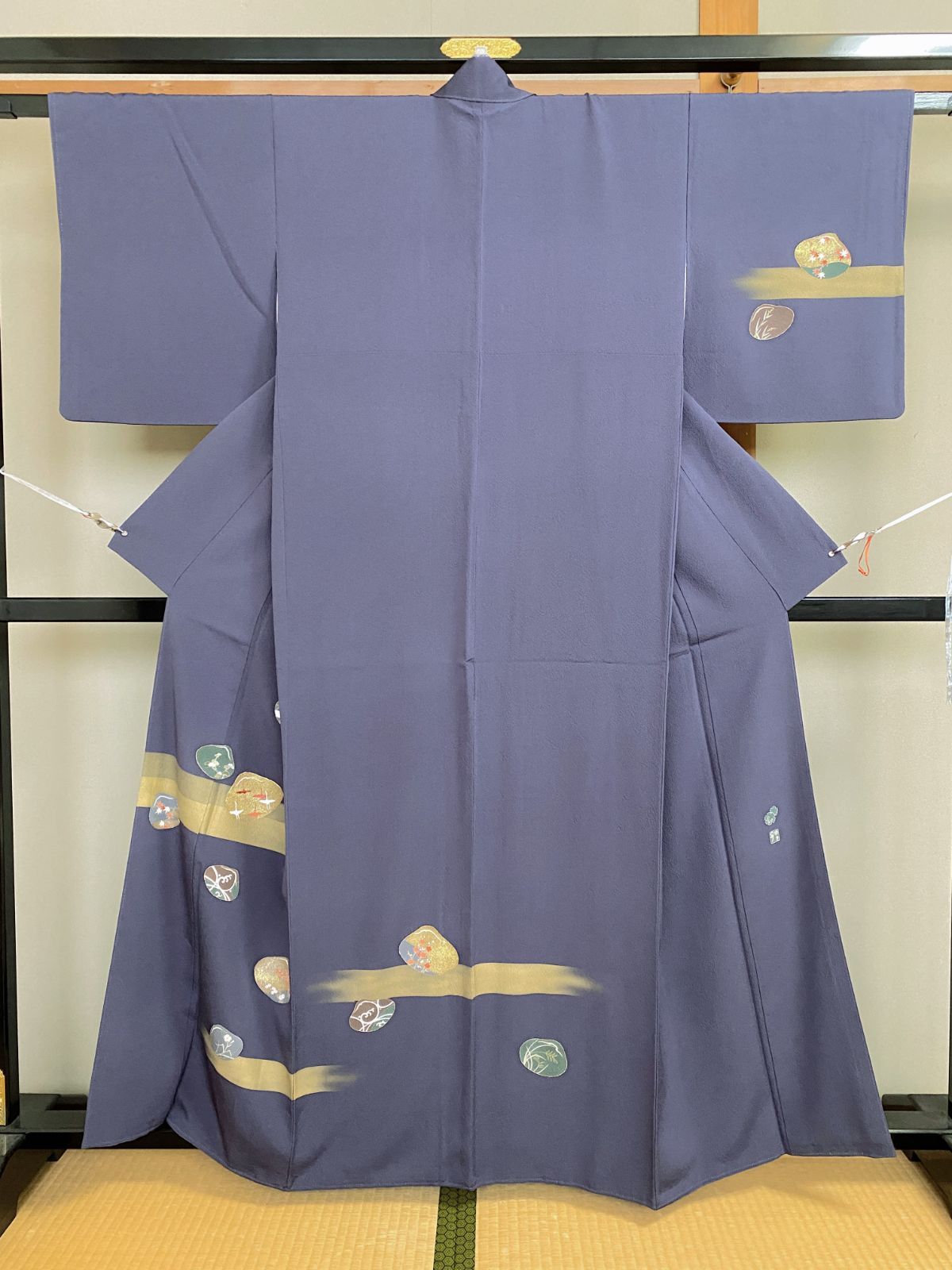 656B【アンティーク着物】付け下げ？訪問着？ 落ち着いた紫色 貝合わせ模様 毛利ゆき子 衿に織印 金彩 地紋 袷 リメイク素材にも？？