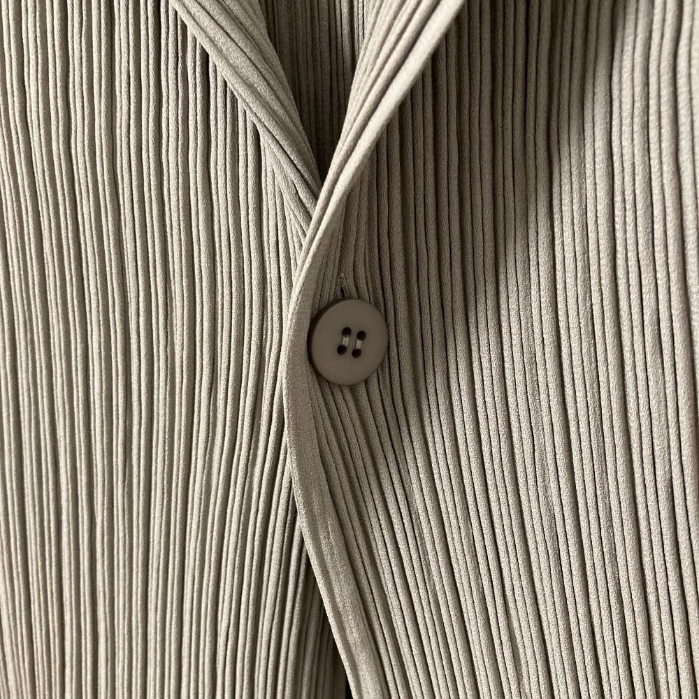 新品同様 26SS ISSEY MIYAKE イッセイミヤケ HATCHING PLEATS プリーツ