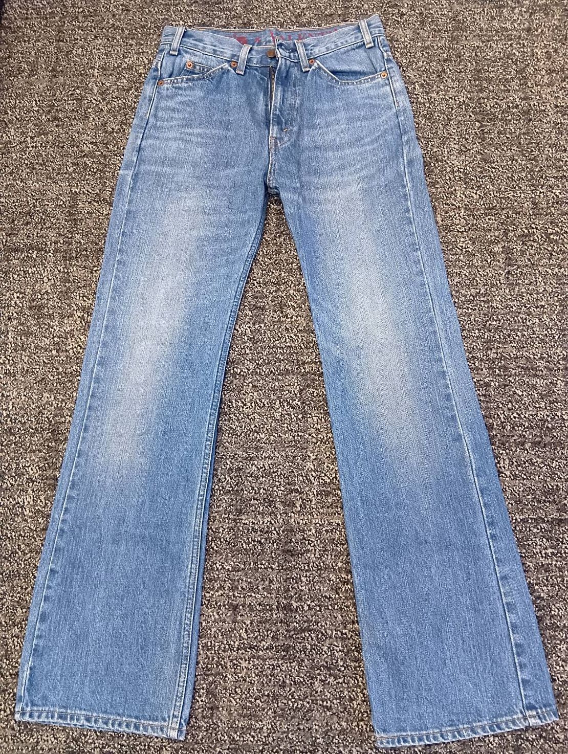 「ヴァレンティノ（VALENTINO）× リーバイス（Levi's®）」の限定コラボレーションによる「517 ブーツカットジーンズ」