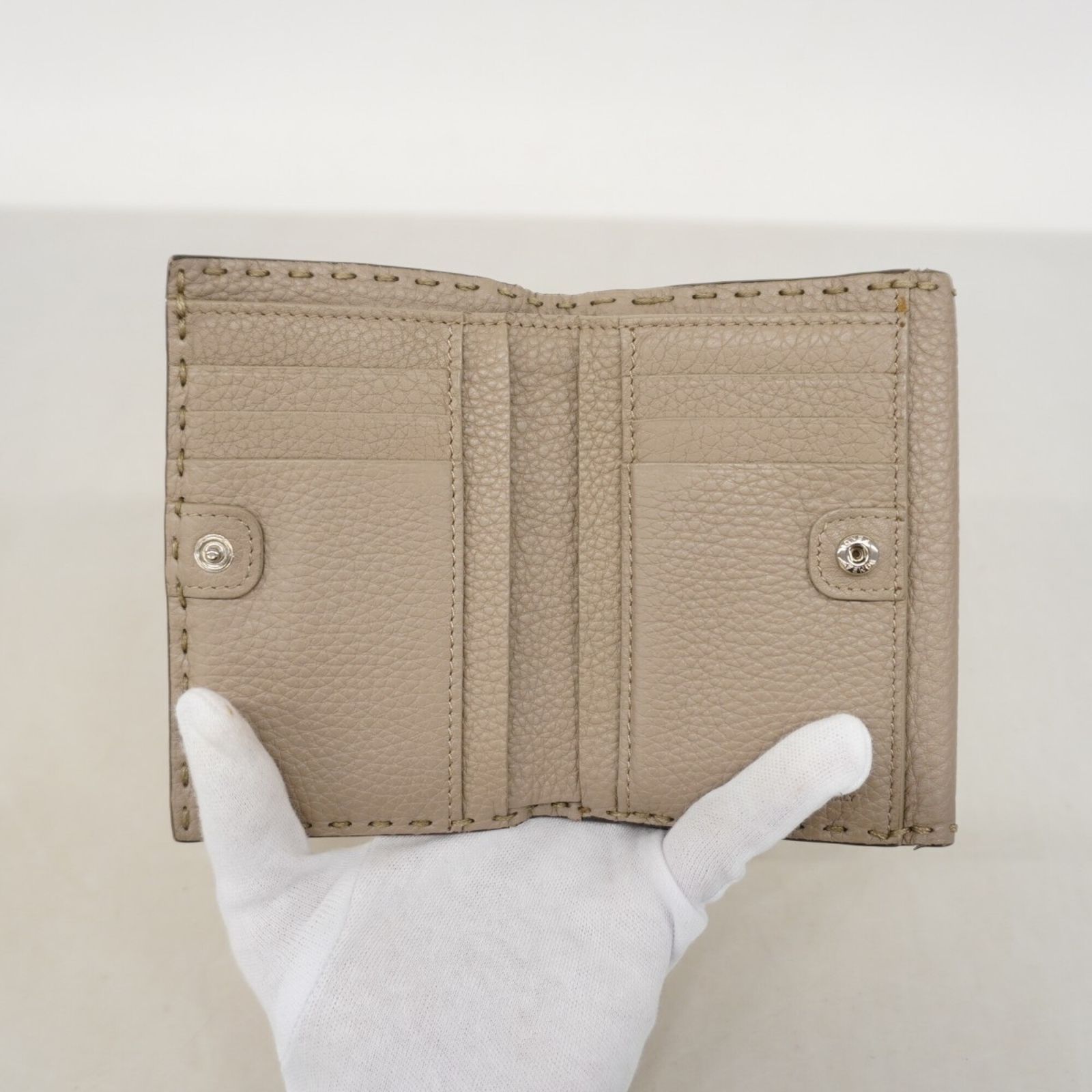 フェンディ(Fendi) フェンディ 三つ折り財布 セレリア レザー グレージュ レディース フェンディ(Fendi) フェンディ 三つ折り財布 セレリア レザー グレージュ レディース