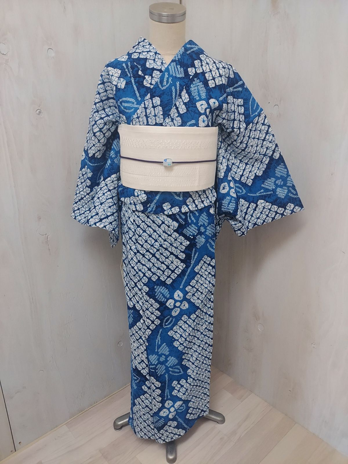 有松鳴海絞り 夏着物浴衣 手縫い仕立て 花繋ぎ 青 ブルー 美品 浴衣 青 有松鳴海絞り 総絞り ミシン縫い＆手縫い 木綿製 着物 夏物 桁