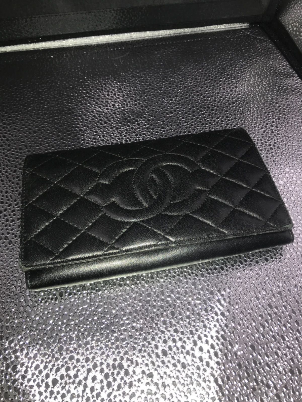 AMM CHANEL ブラックラムスキン素材　ココマーク付　マトラッセ長財布