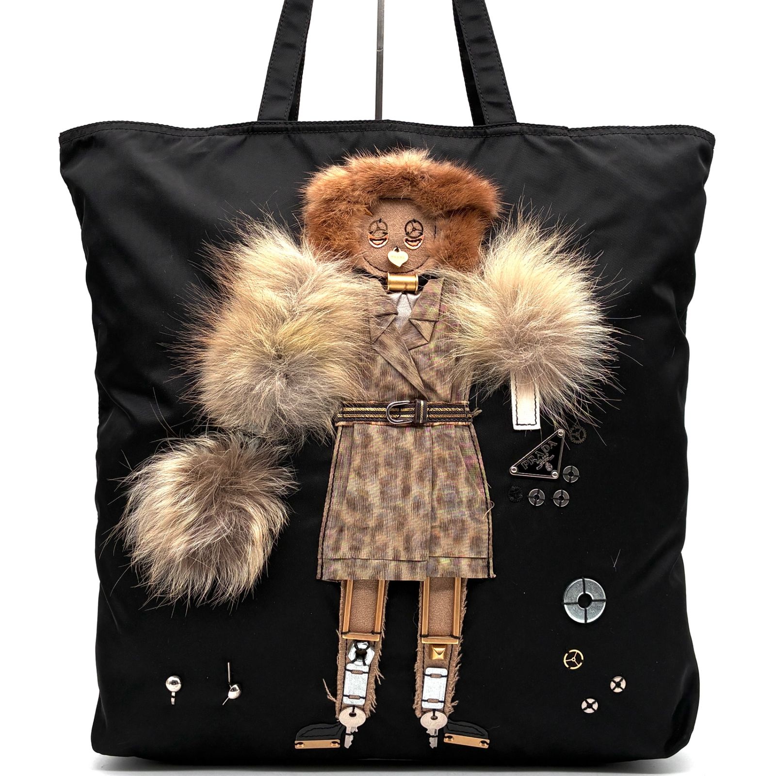 美品 プラダ PRADA トートバッグ ショルダーバッグ ロボット アートワーク 三角ロゴ プレート ミンクファー ブラック 黒 ナイロン テスート 白タグ 肩掛け A4収納 大容量 ボーナス 夏休み 夏コーデ ご褒美 旅行 サマーギフト