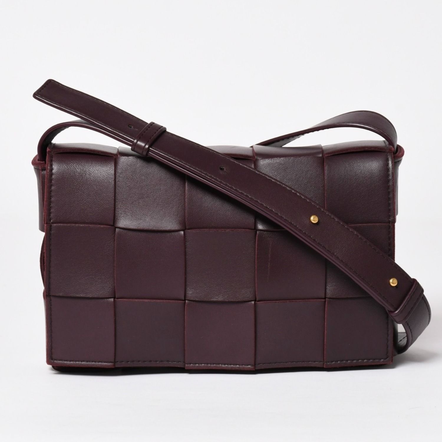 極美品 BOTTEGA VENETA ボッテガヴェネタ バーガンディ ワインレッド カセットショルダーバッグ B09382148Q 中古 4a003689