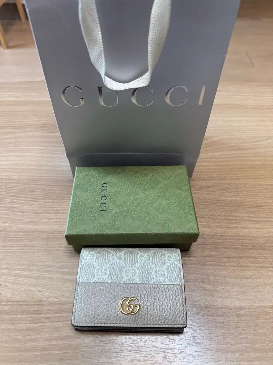 グッチ GG マーモント カードケース 財布
