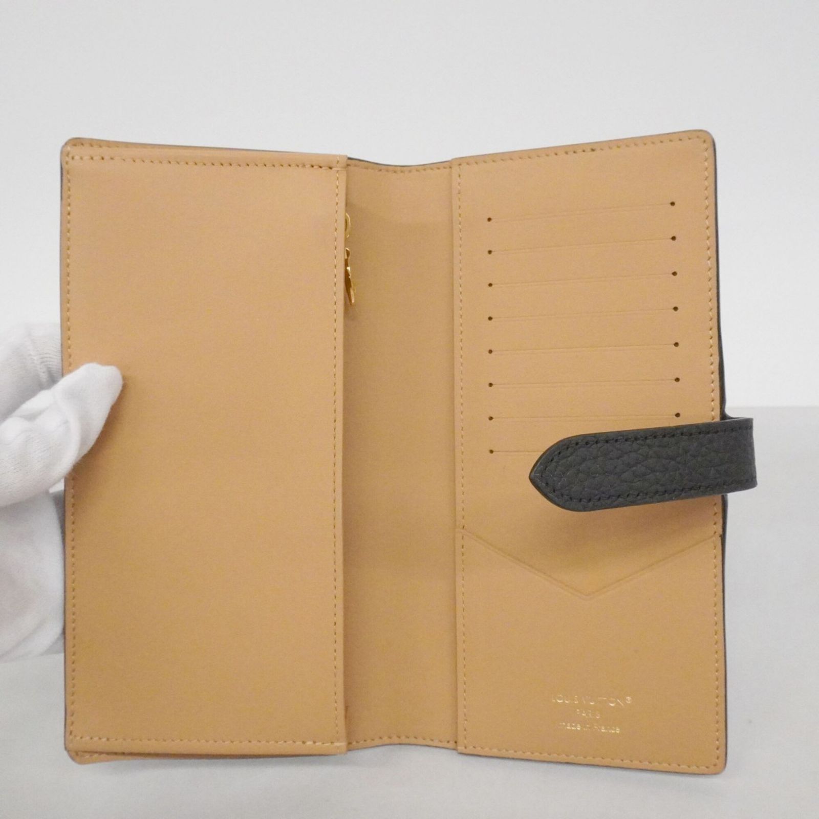 ルイ・ヴィトン(Louis Vuitton) ルイ・ヴィトン 長財布 カプシーヌ トリヨン LVヴェルティカルウォレット M81330 ノワールレディース