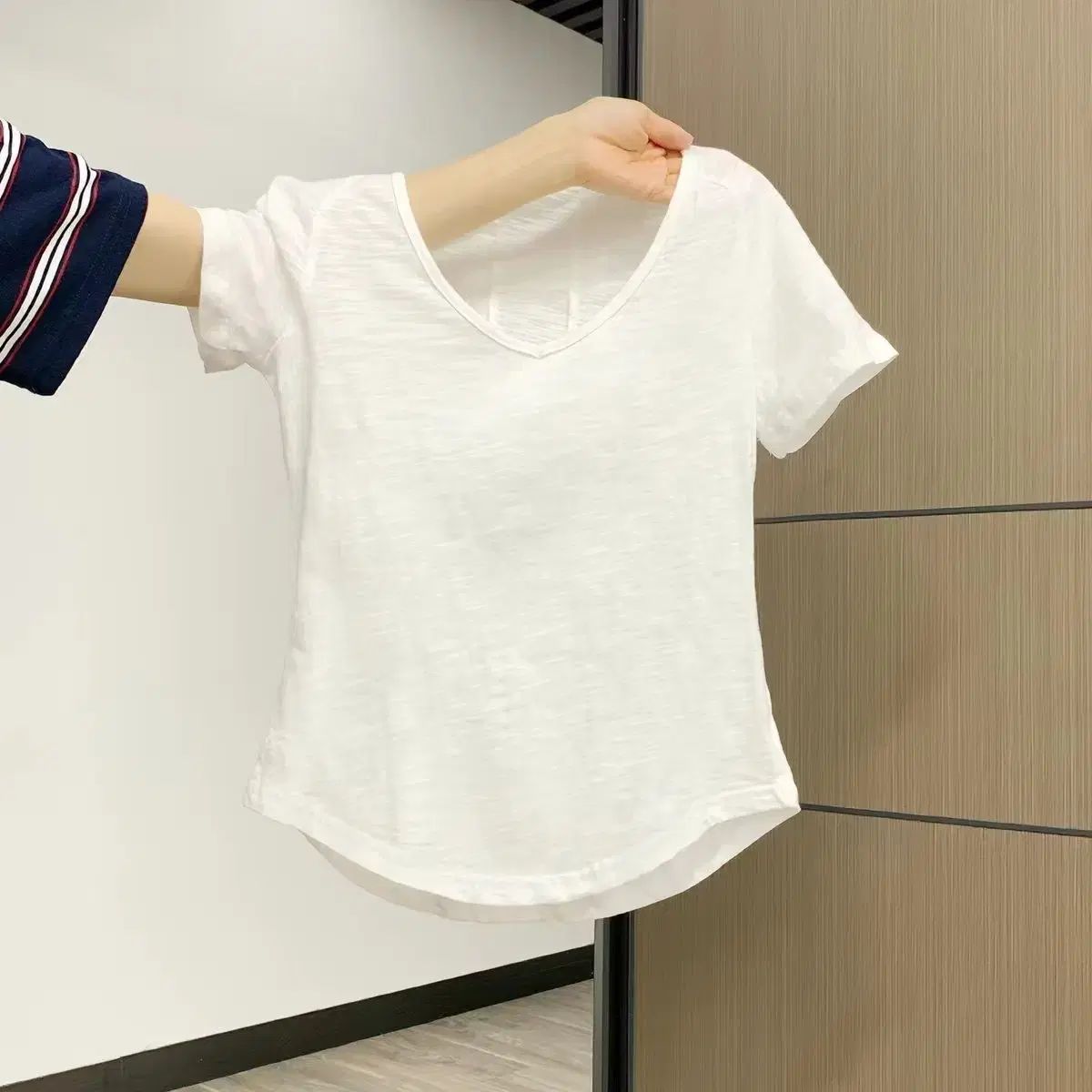 白 Vネック 半袖 Tシャツ