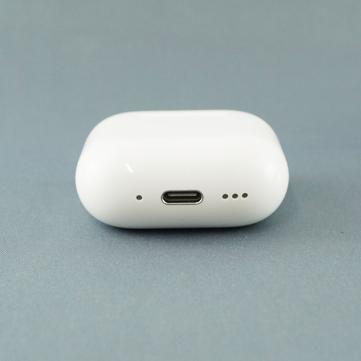 Apple AirPods 4 充電ケースのみ USED美品 ノイズキャンセリング搭載