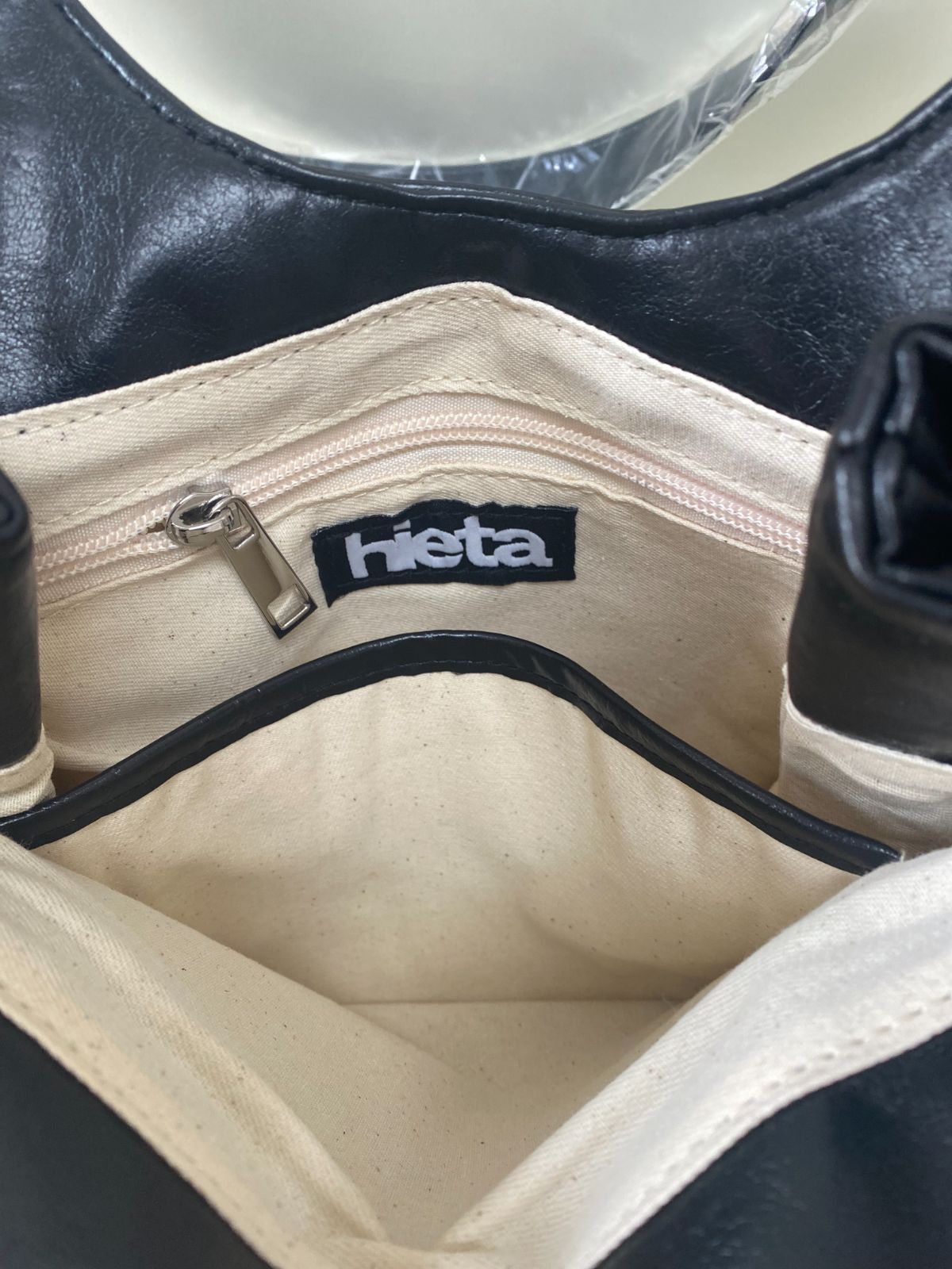 ★★　hieta ブラック レザー ショルダーバッグ hieta ショルダーバッグ ブラック - メルカリ