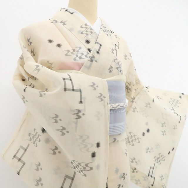 【新品・夏琉球絣】紗紬 夏着物 正絹 仕付け糸付 証紙付 tomihisa“軽やかに遊ぶ、琉球絣の豊かさを纏う”8791