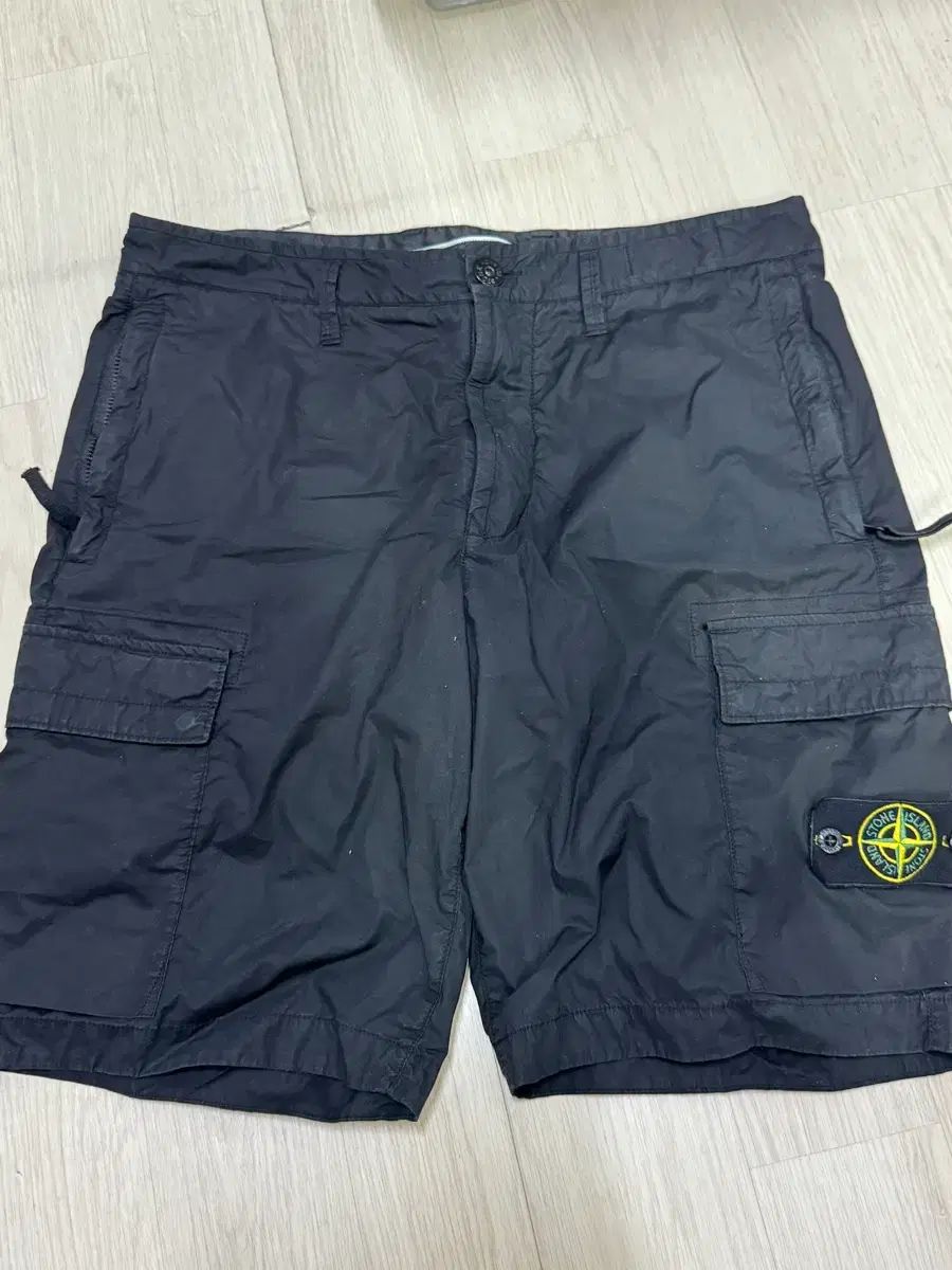 32 STONE ISLAND ストーンアイランド カーゴ ハーフパンツ - メルカリ