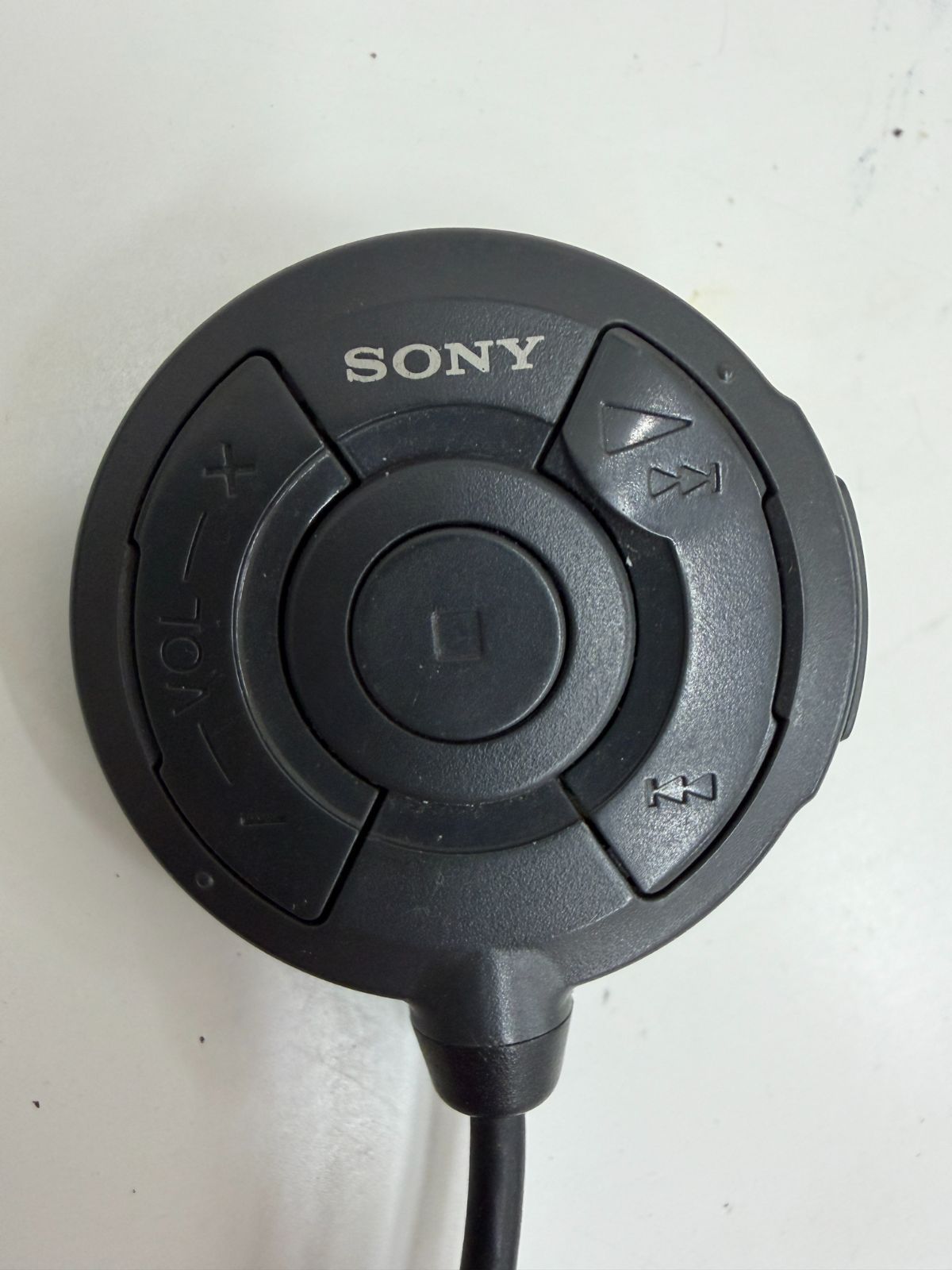 ジャンク品 SONY CD WALKMAN D-E666 本体 ポータブルCDプレーヤー