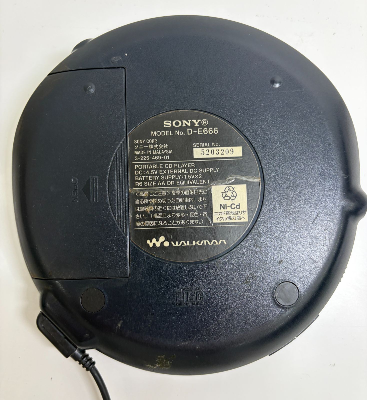 ジャンク品 SONY CD WALKMAN D-E666 本体 ポータブルCDプレーヤー