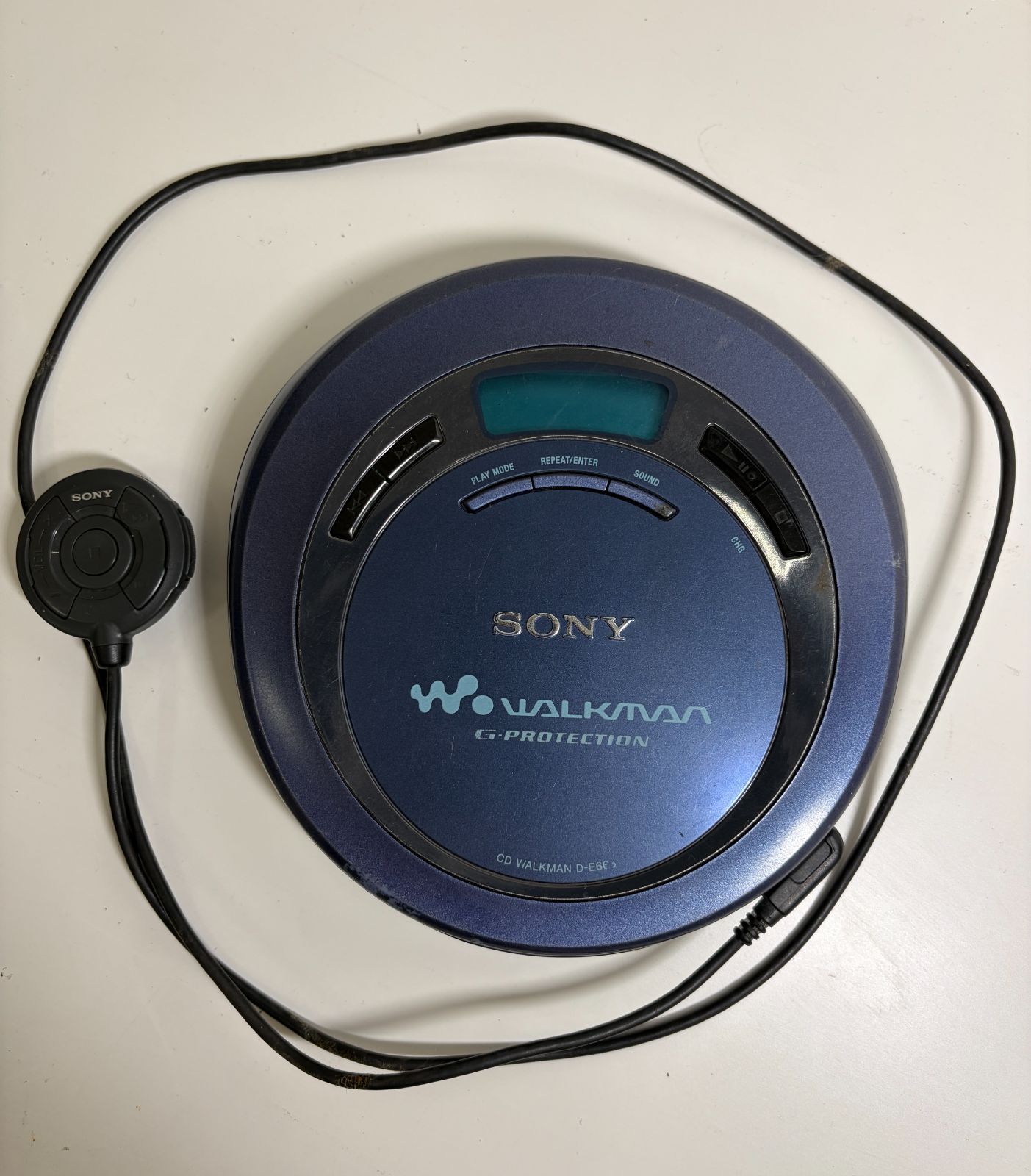 ジャンク品 SONY CD WALKMAN D-E666 本体 ポータブルCDプレーヤー