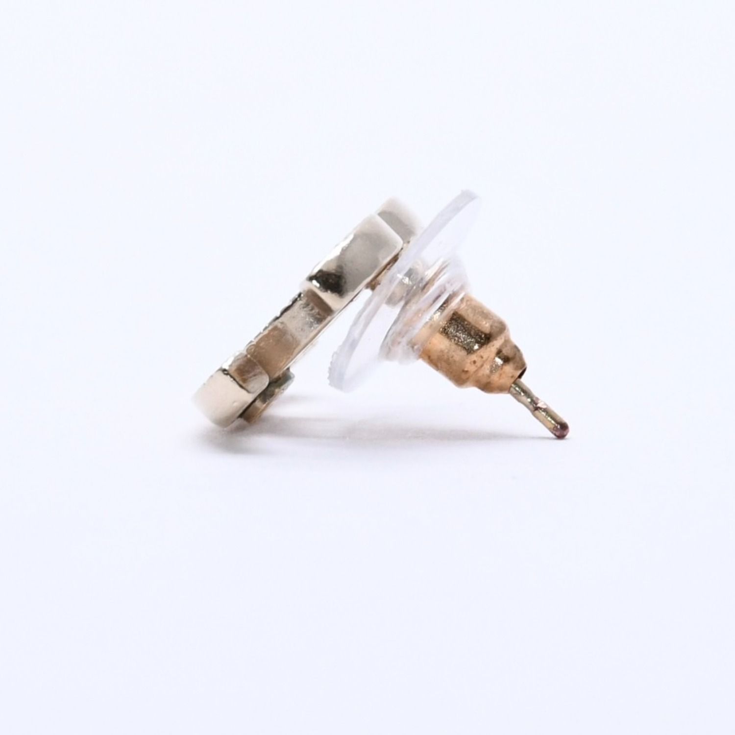 CHANEL シャネル A13 ペイント加工 CCロゴ　片耳のみ CHANEL シャネル ココマーク ピアス 重量約2.82g A13C刻印 ライン