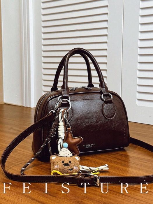 1 x Women's Handbag Solid PU Leather Bowling Bag, Shoulder Crossbody Bag for Women with Pendant, for Girls, Women, College Students, Young Professionals, Work, Business, Commute, School