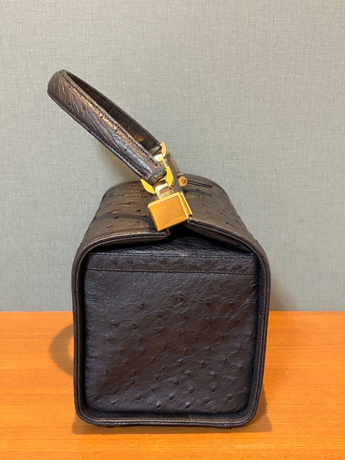 オーストリッチ レザー 本革 ブラック ゴールド金具 ハンドバッグ