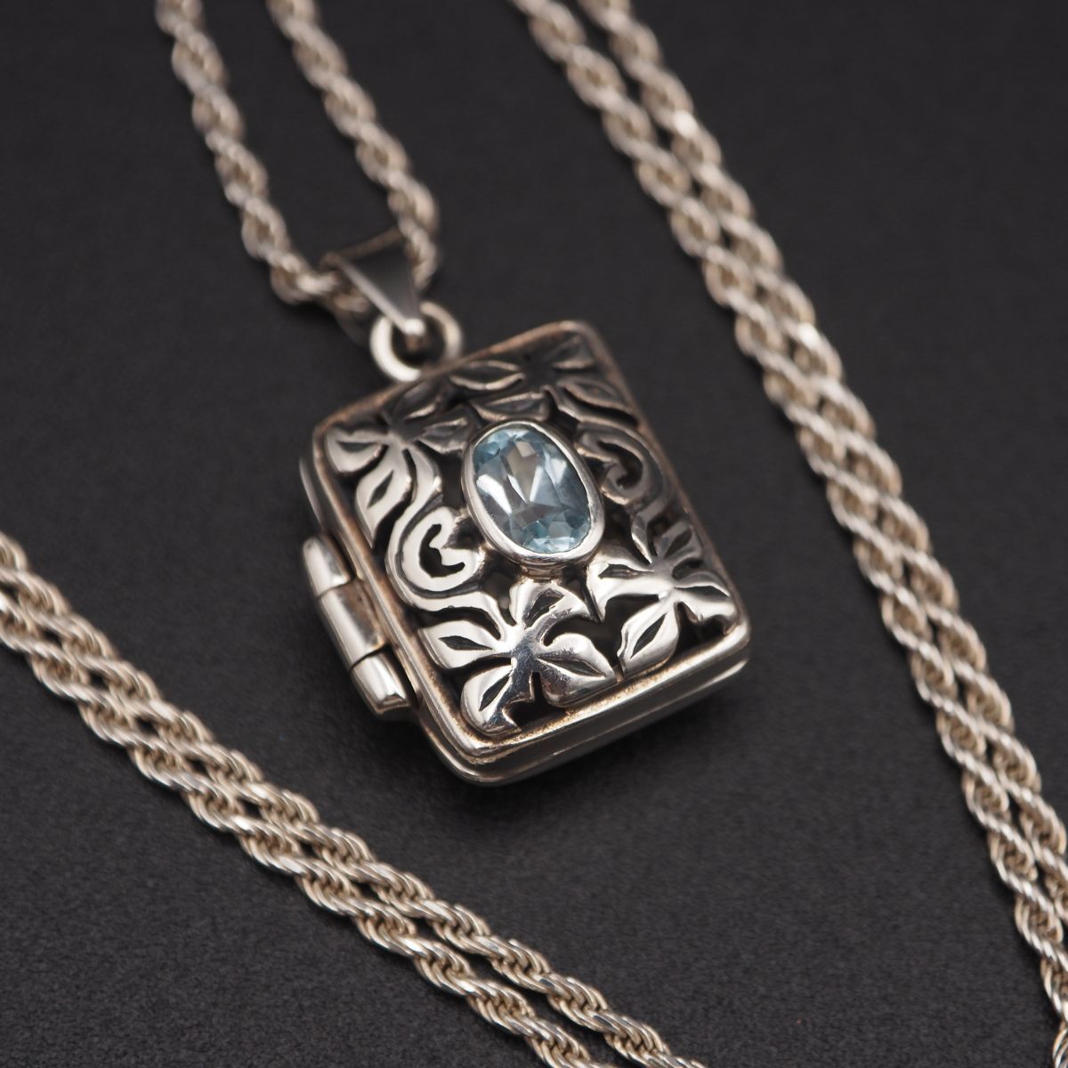W617 ブルートパーズ 925 ITALY刻印 ペンダント ネックレス ロケット 透かし彫り デザイン シルバー 11月誕生石