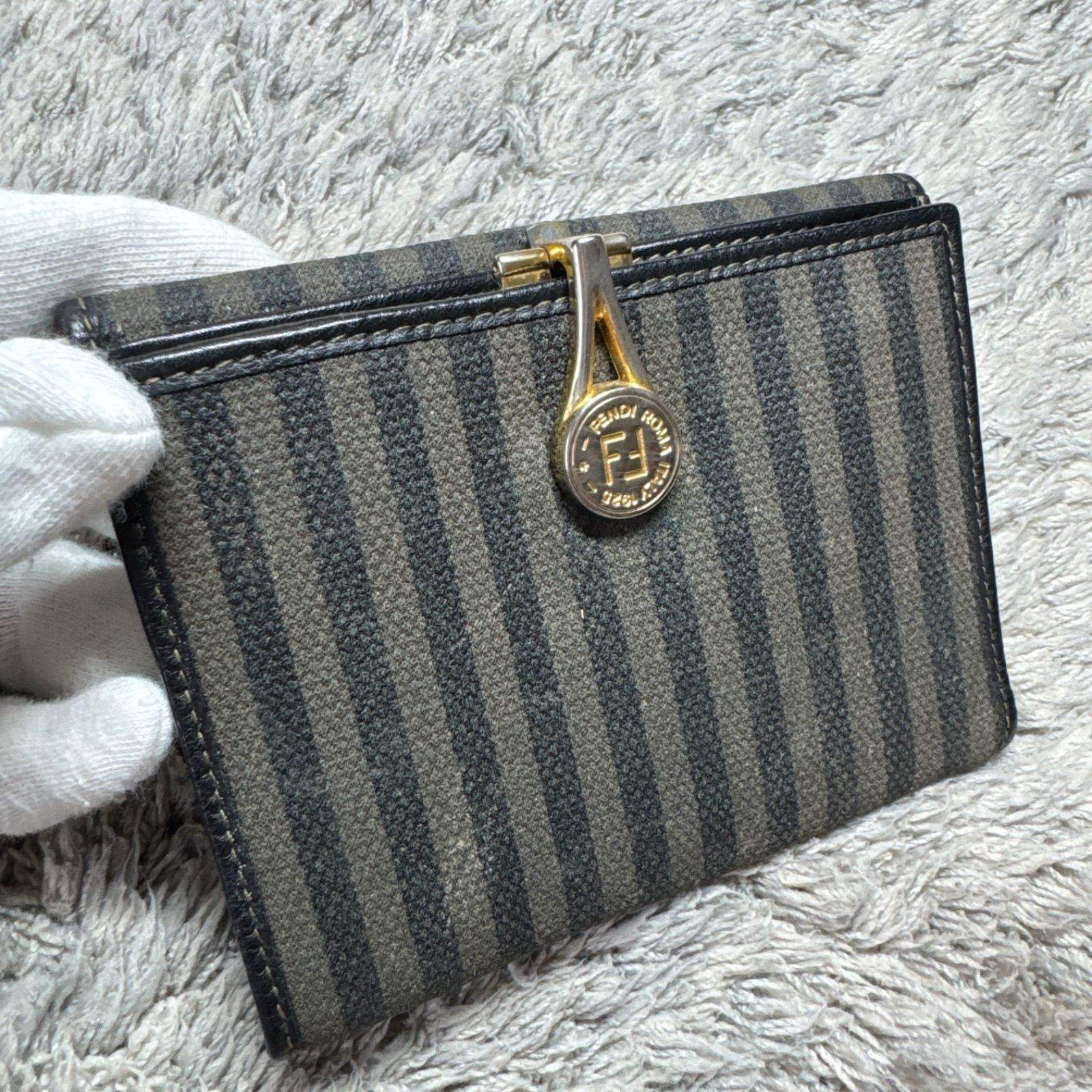 FENDI フェンディ 二つ折り財布 ロゴクリップ レザー - メルカリ