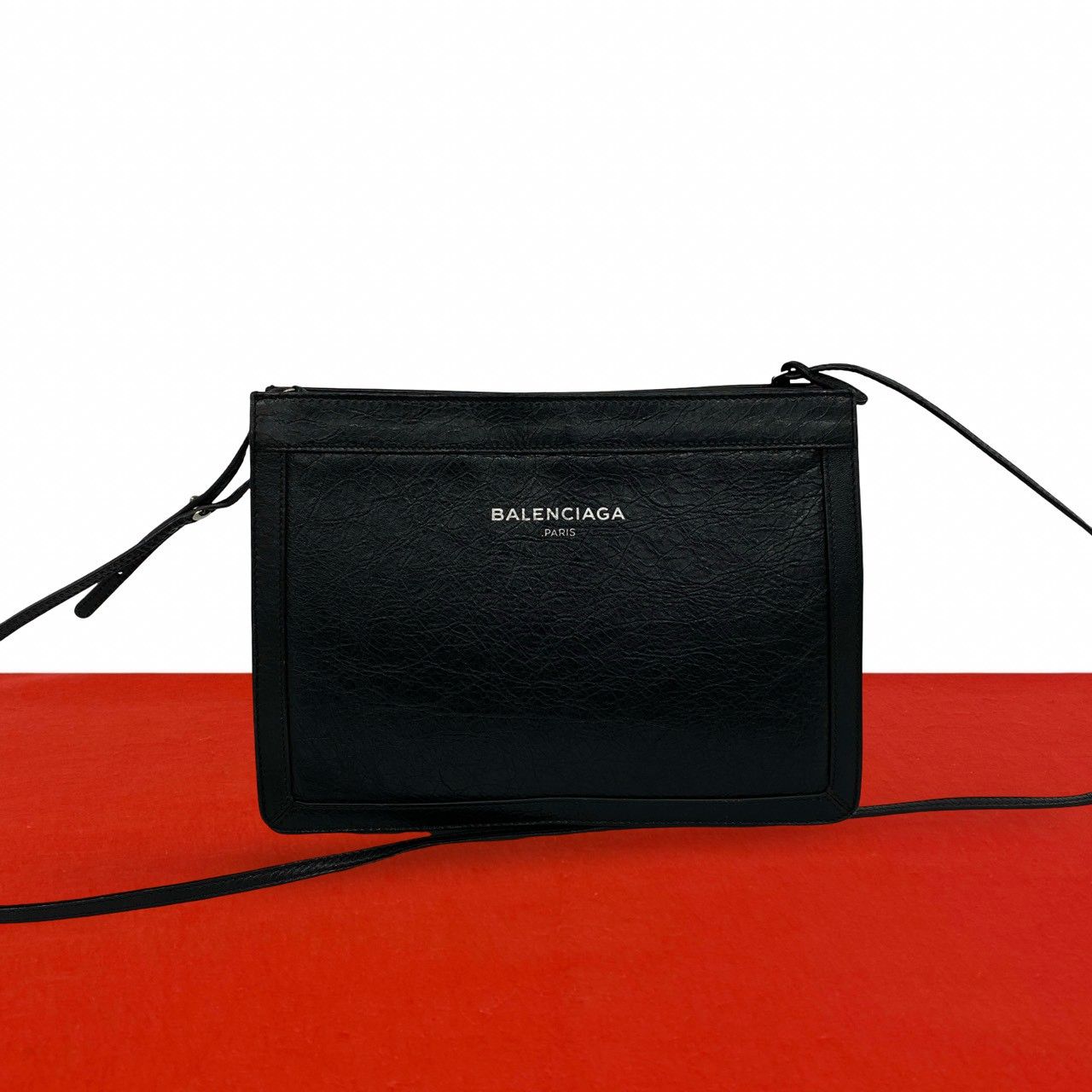 極 美品 BALENCIAGA バレンシアガ ネイビーポシェット レザー 本革 ショルダーバッグ ポシェット サコッシュ ブラック 黒 29832